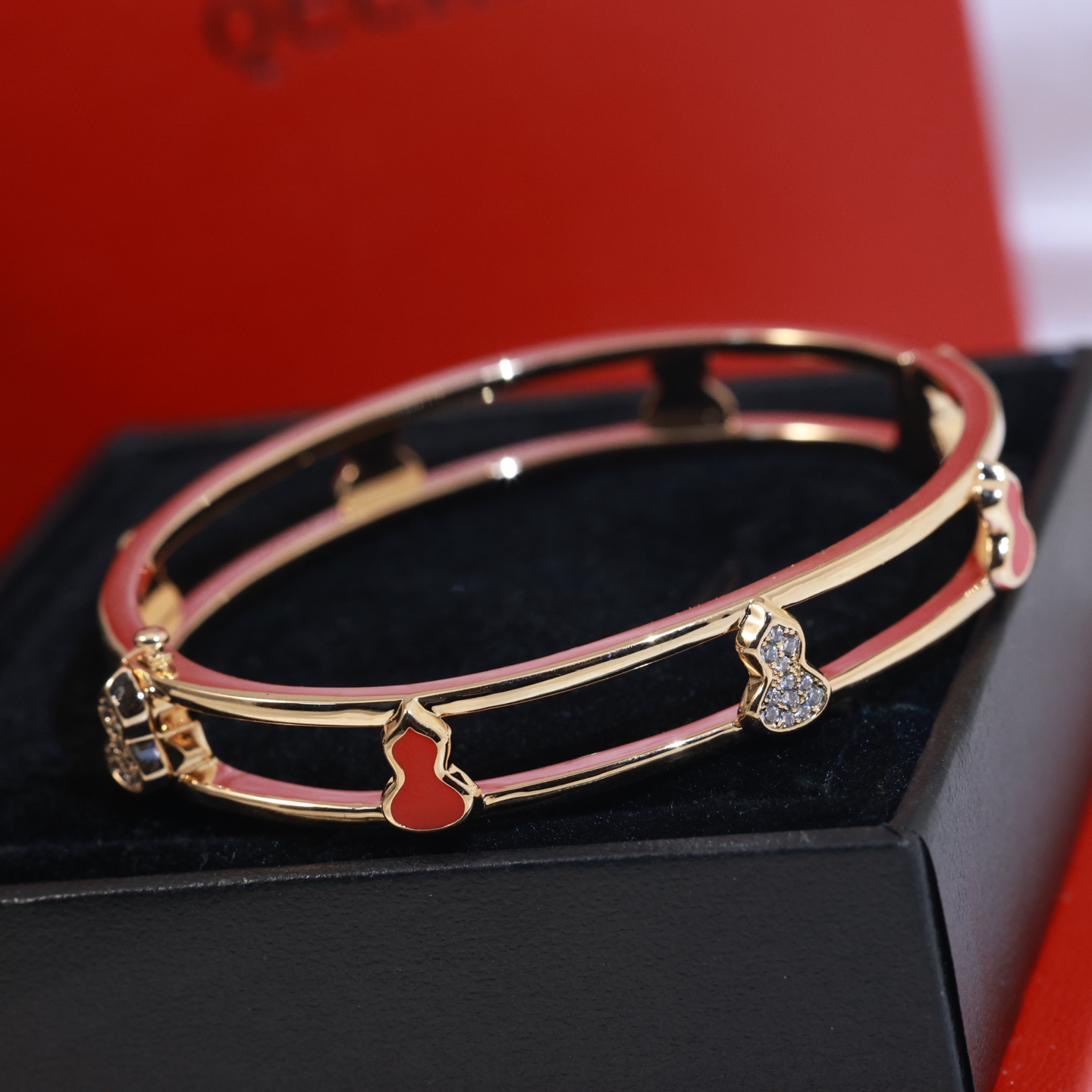 “Qeelin Unveils Superstar Wiulu Collection with Fine Zifu Bracelet in Rose Gold” - 图片 5