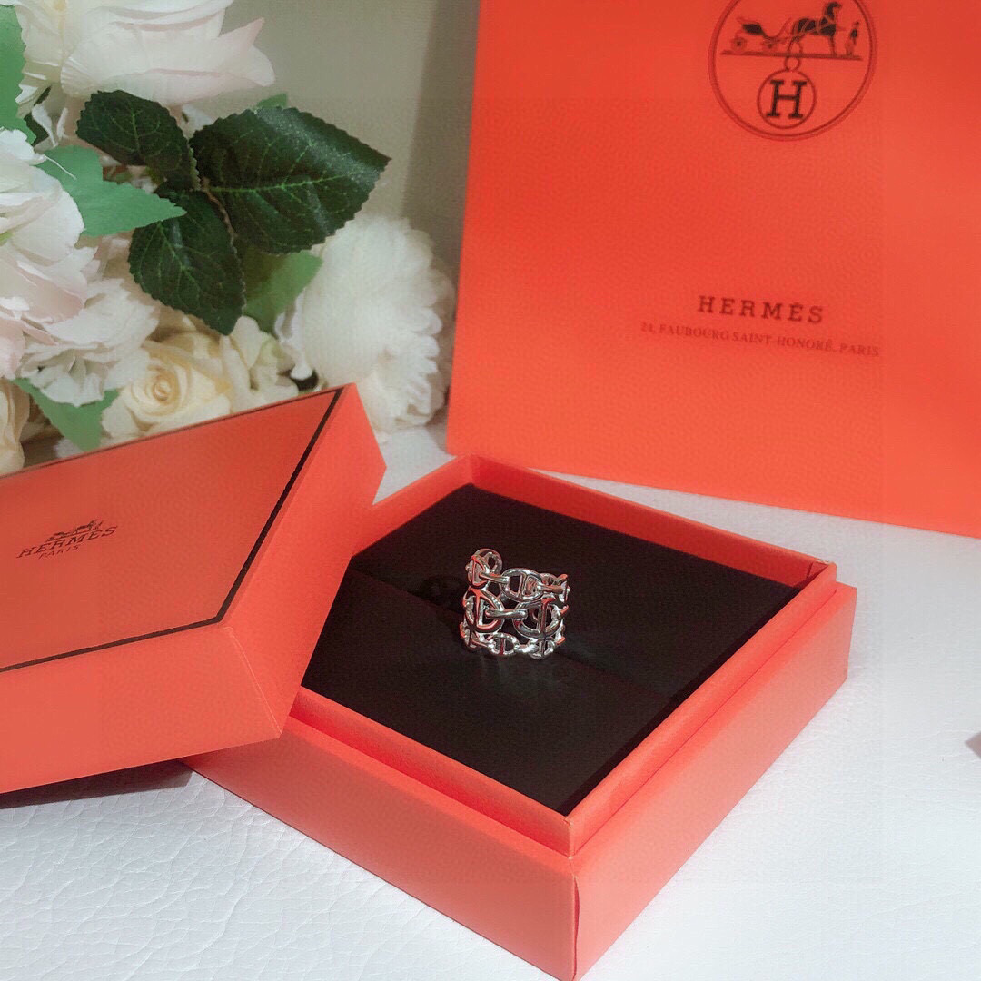  宽面戒指👼【925048】爱马仕经典 高端大气上档次 猪鼻子 戒指💍最容易吸引人的经典 猪鼻子 戒指 