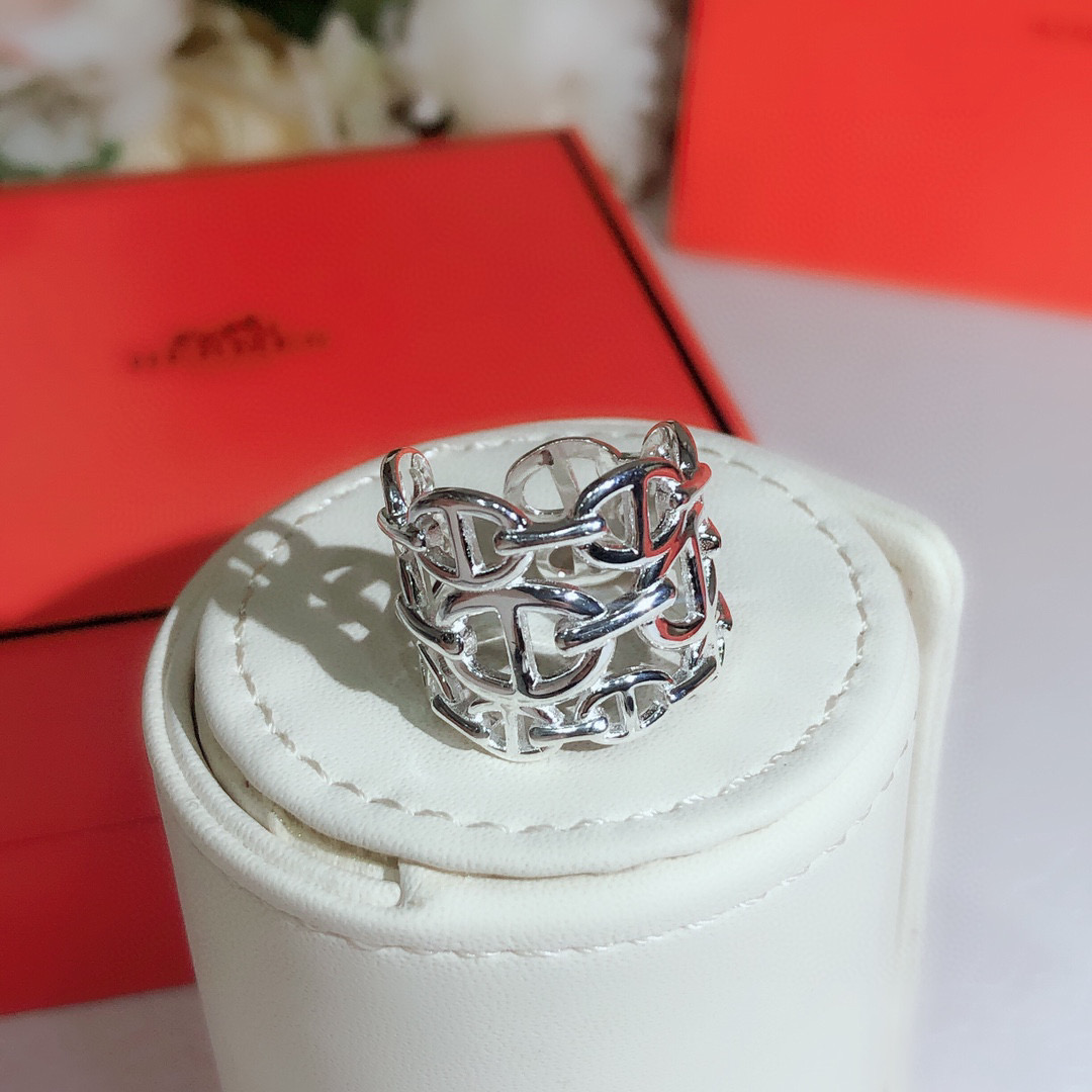  宽面戒指👼【925048】爱马仕经典 高端大气上档次 猪鼻子 戒指💍最容易吸引人的经典 猪鼻子 戒指 