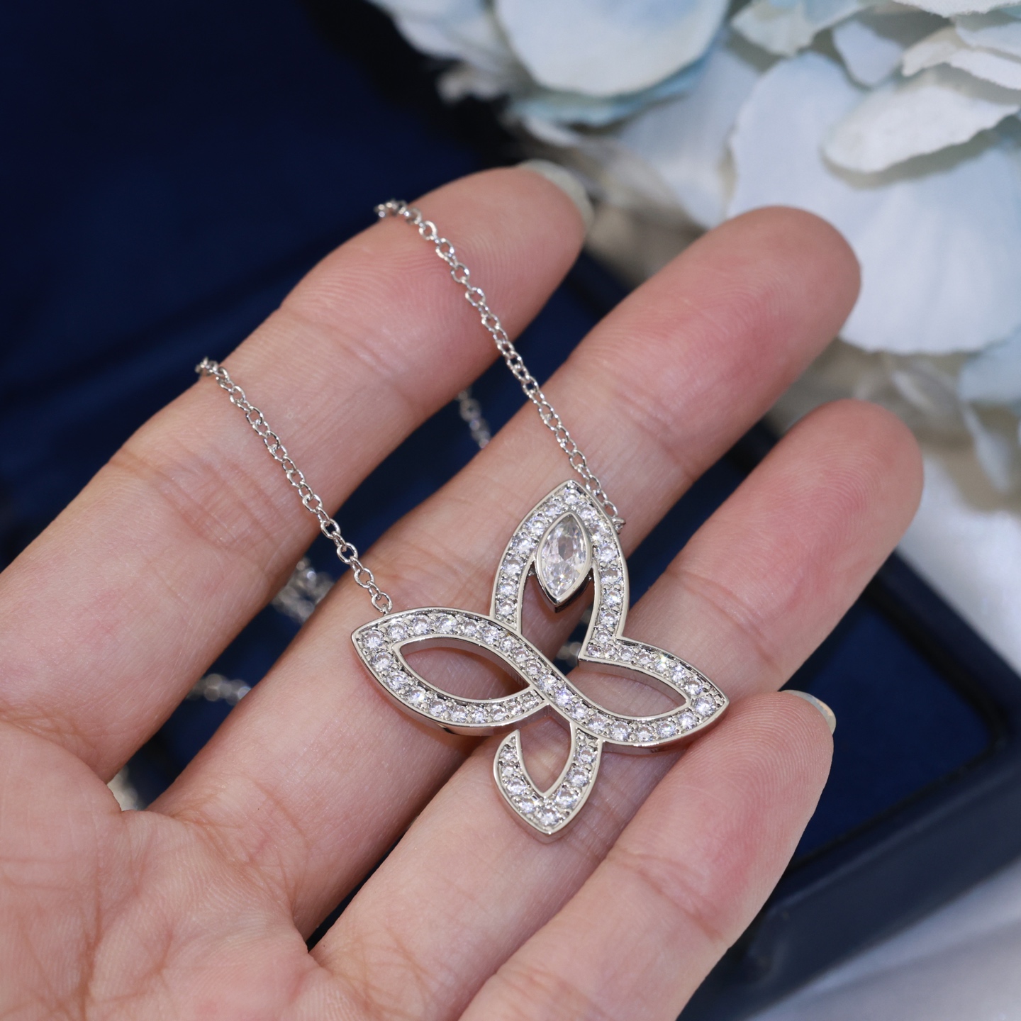 Luxury Harry Winston Gold Necklace with High-Quality Logo and Platinum Refinement - 图片 7