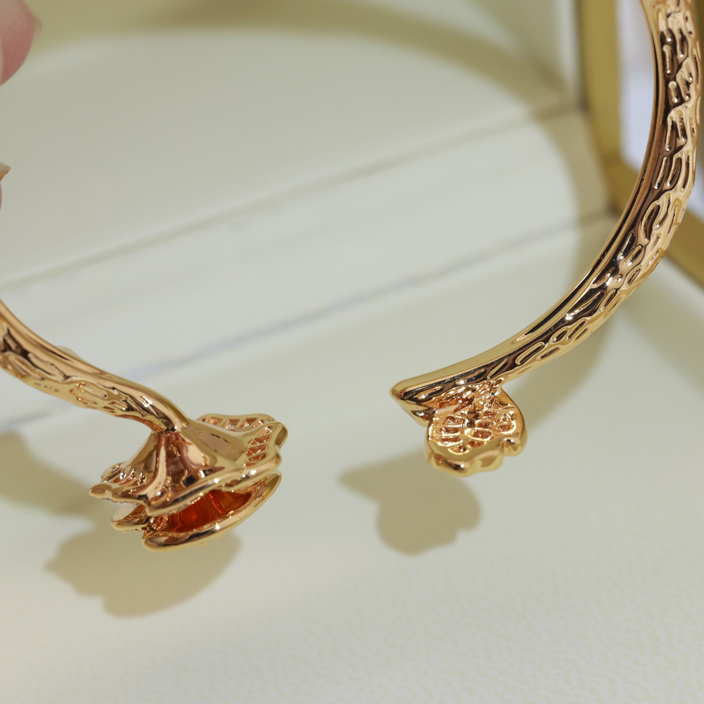 Exquisite Count’s Bracelet in Vibrant Colors with High-Quality Materials and Original Design - 图片 9