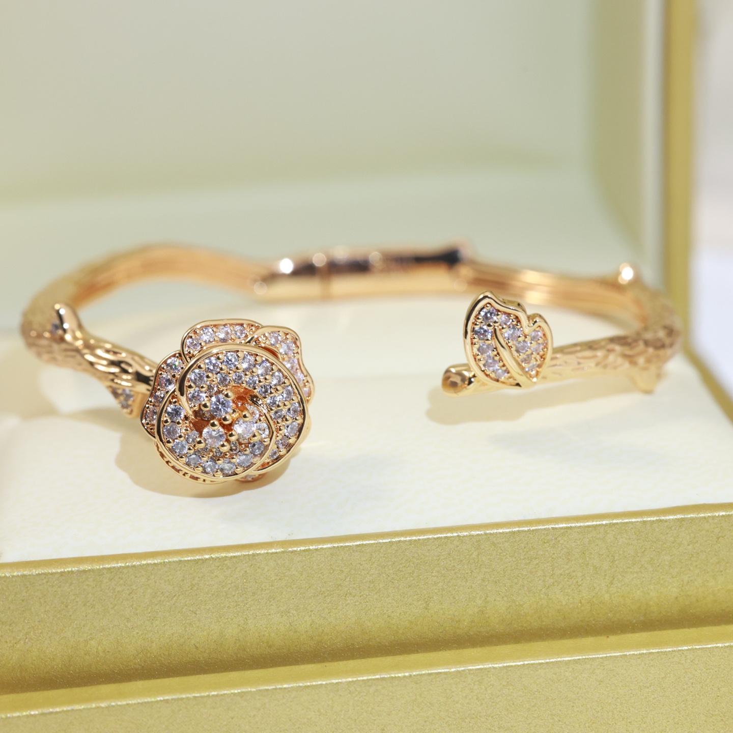 Exquisite Count’s Bracelet in Vibrant Colors with High-Quality Materials and Original Design - 图片 8