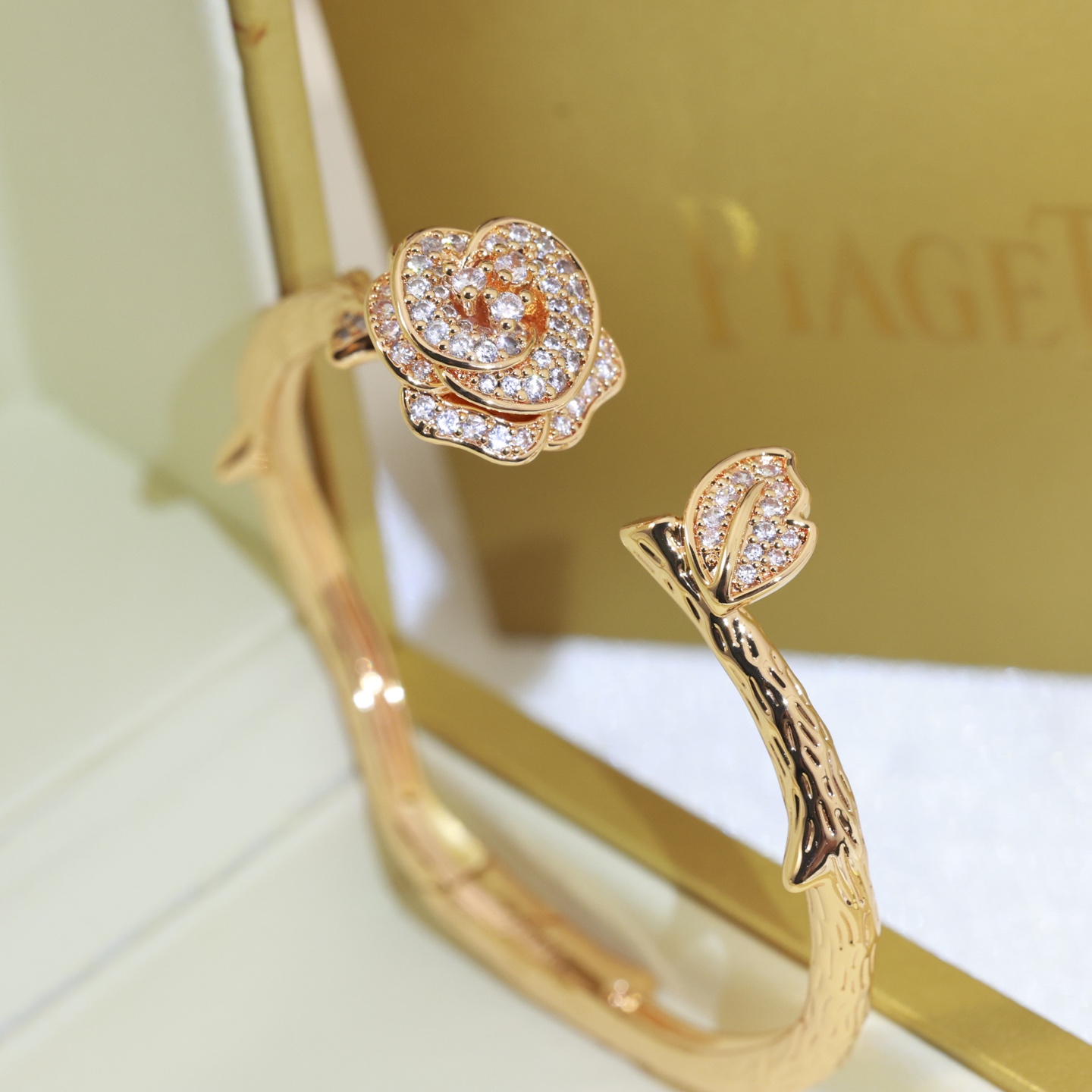 Exquisite Count’s Bracelet in Vibrant Colors with High-Quality Materials and Original Design - 图片 5