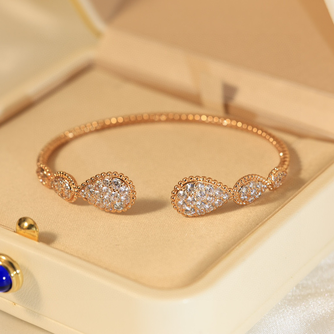 Luxurious Gold Plated Logo Bracelets with Simple Design for a Stylish Look - 图片 7
