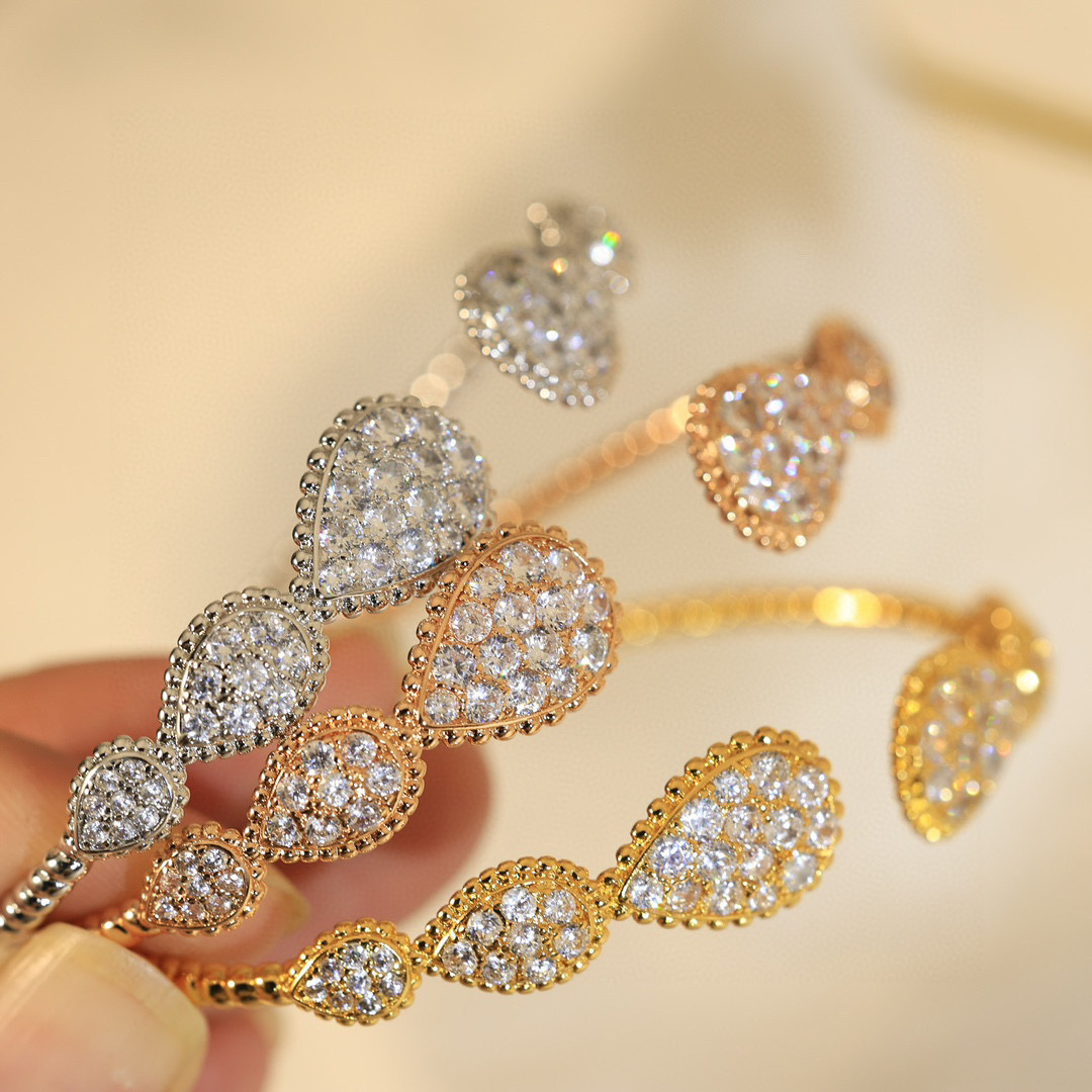 Luxurious Gold Plated Logo Bracelets with Simple Design for a Stylish Look - 图片 2
