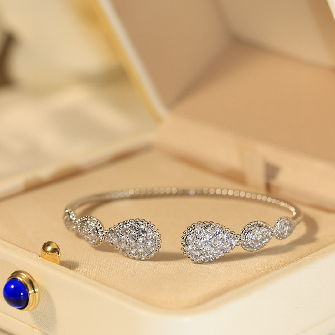 Luxurious Gold Plated Logo Bracelets with Simple Design for a Stylish Look - 图片 8