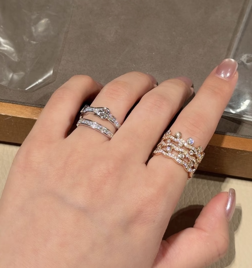  ✨👼【925048】戒指 💍火爆 Hermes爱马仕皮带扣戒指💍独家进口亚金材质 微镶 全部八心八箭切