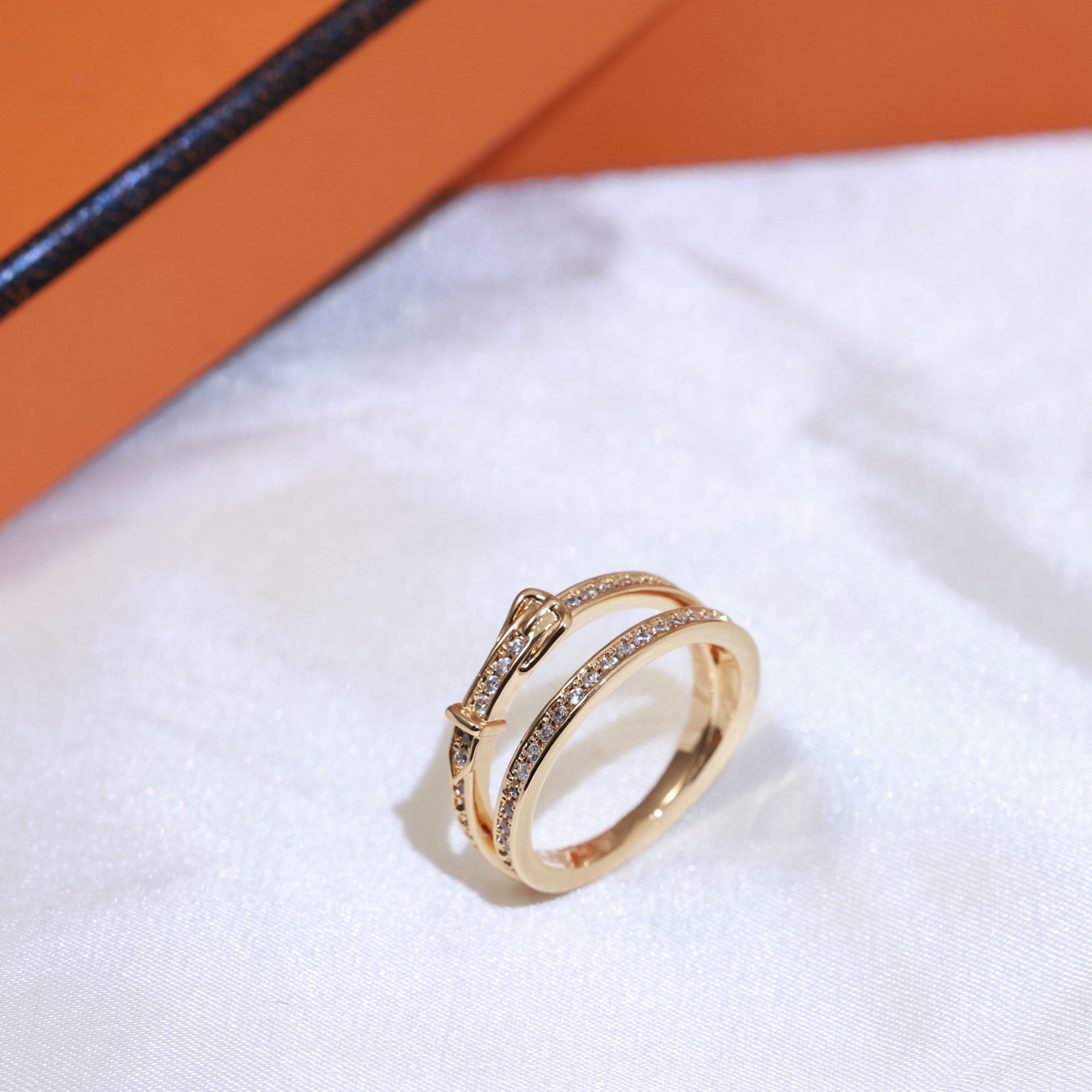  ✨👼【925048】戒指 💍火爆 Hermes爱马仕皮带扣戒指💍独家进口亚金材质 微镶 全部八心八箭切