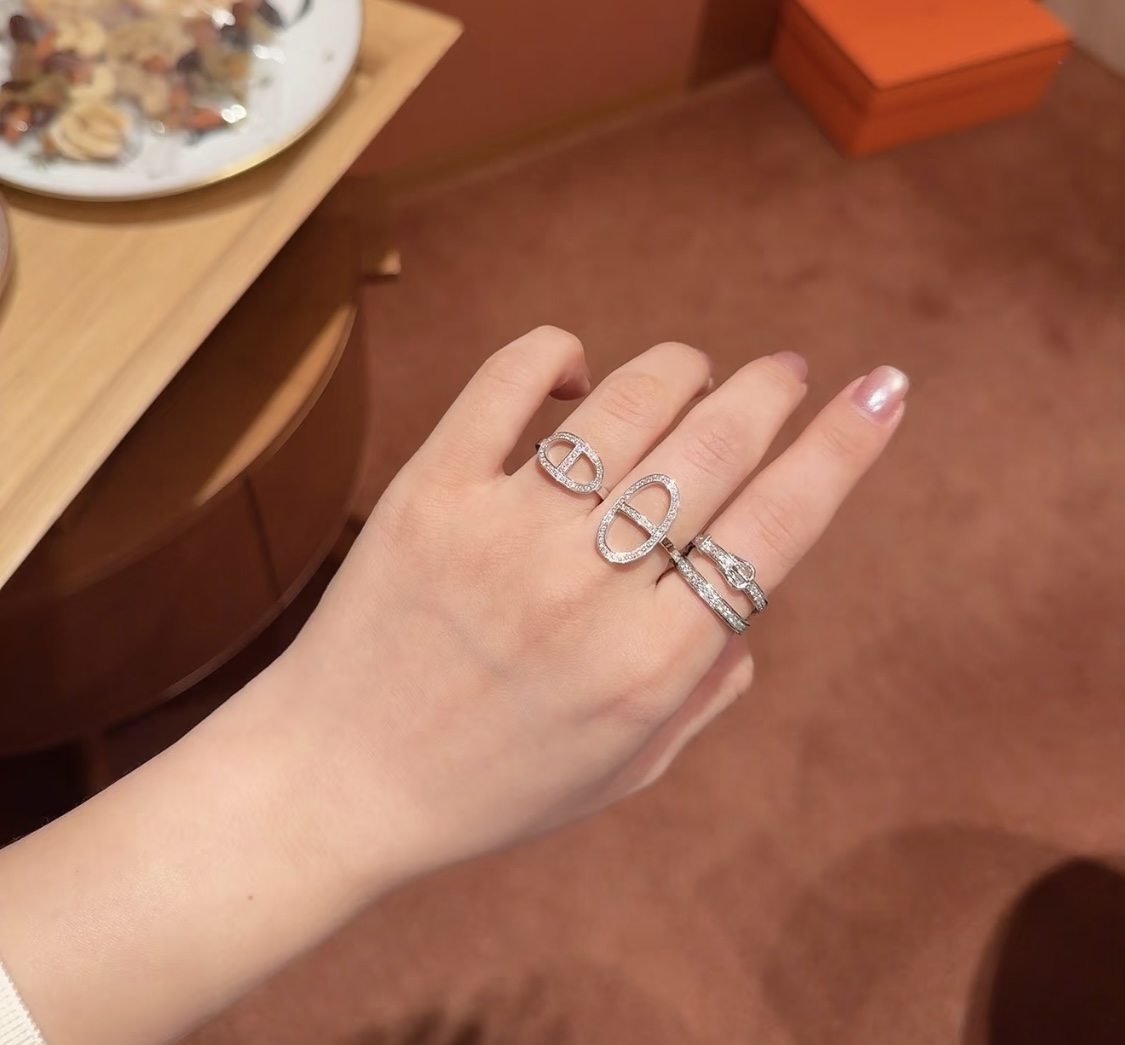  ✨👼【925048】戒指 💍火爆 Hermes爱马仕皮带扣戒指💍独家进口亚金材质 微镶 全部八心八箭切