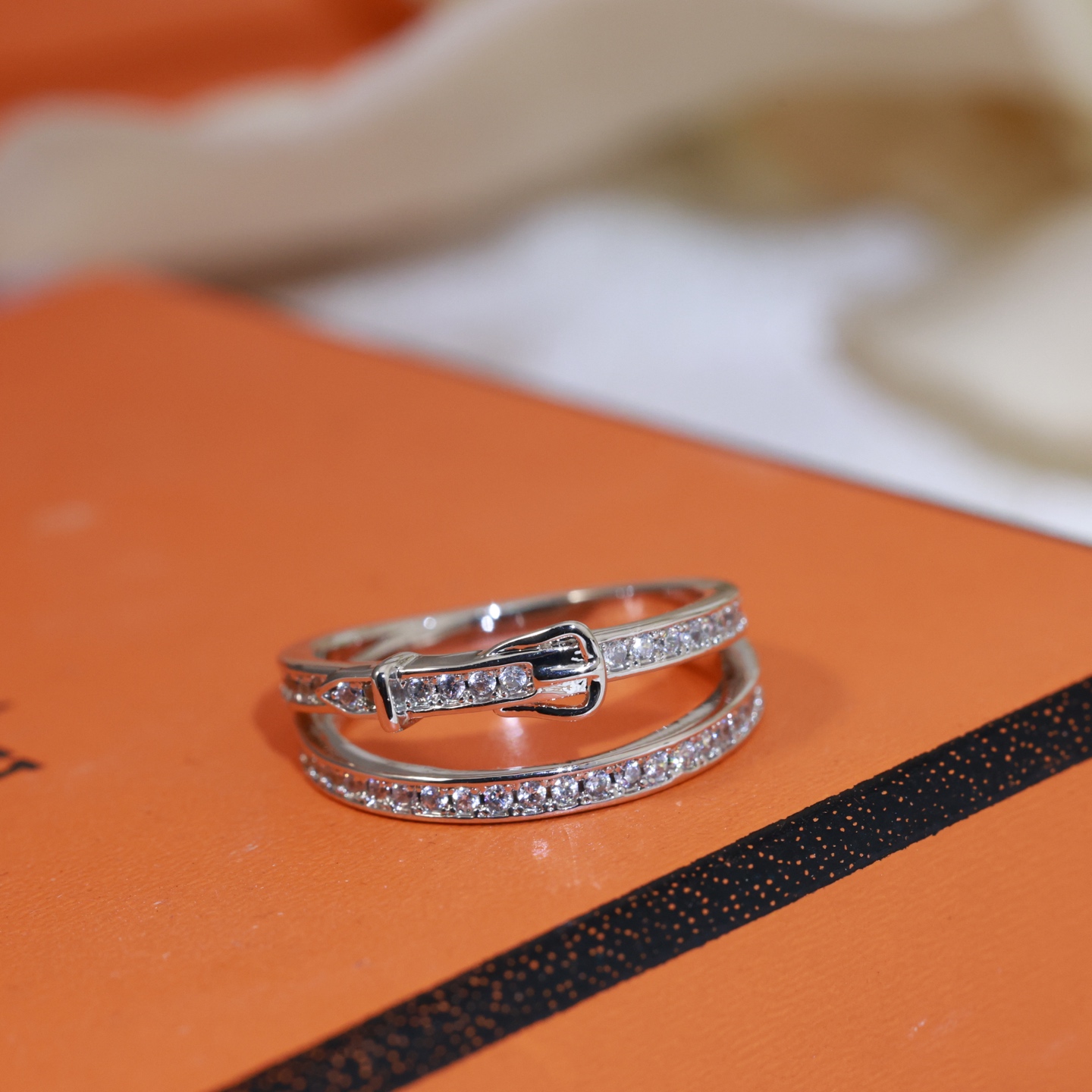 ✨👼【925048】戒指 💍火爆 Hermes爱马仕皮带扣戒指💍独家进口亚金材质 微镶 全部八心八箭切