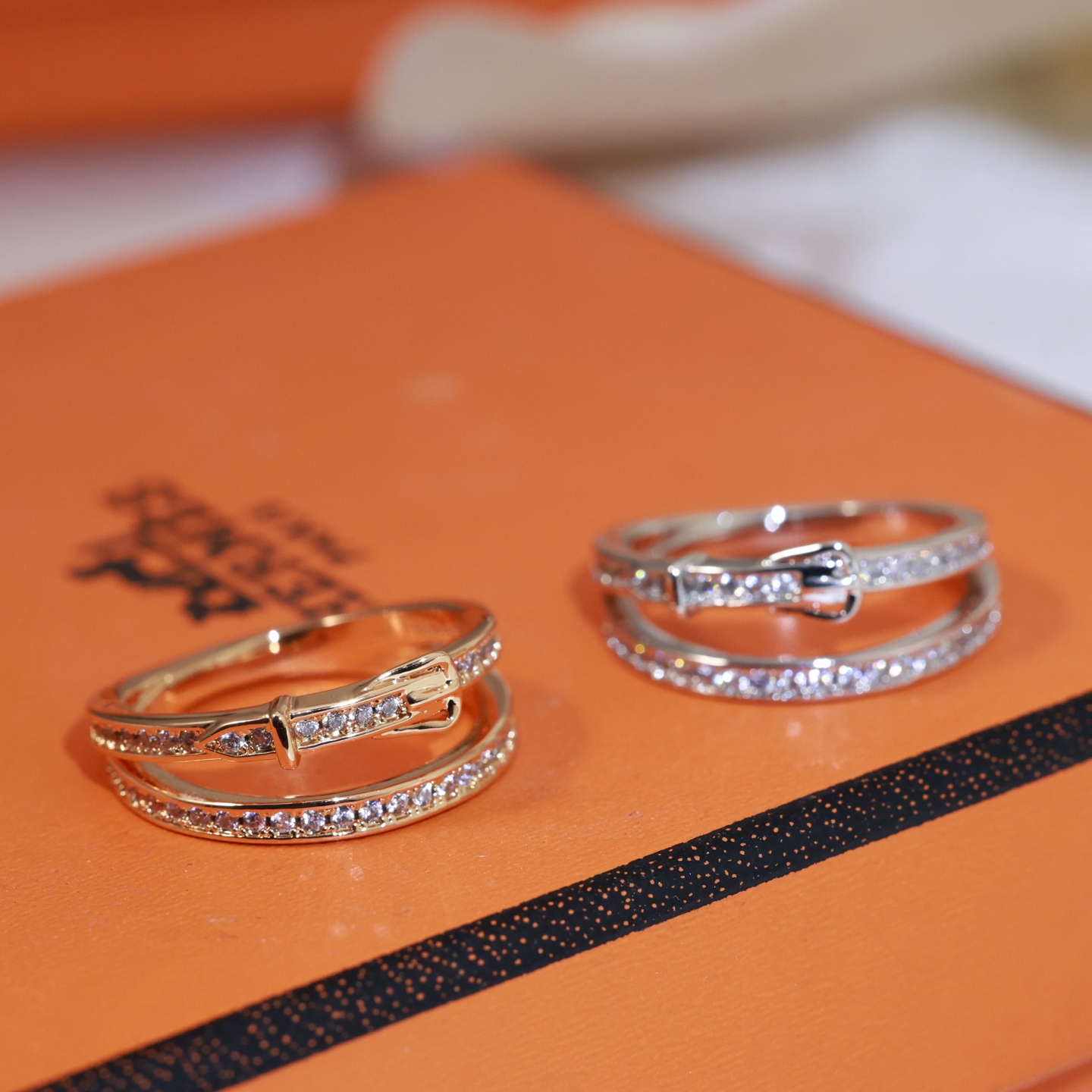  ✨👼【925048】戒指 💍火爆 Hermes爱马仕皮带扣戒指💍独家进口亚金材质 微镶 全部八心八箭切