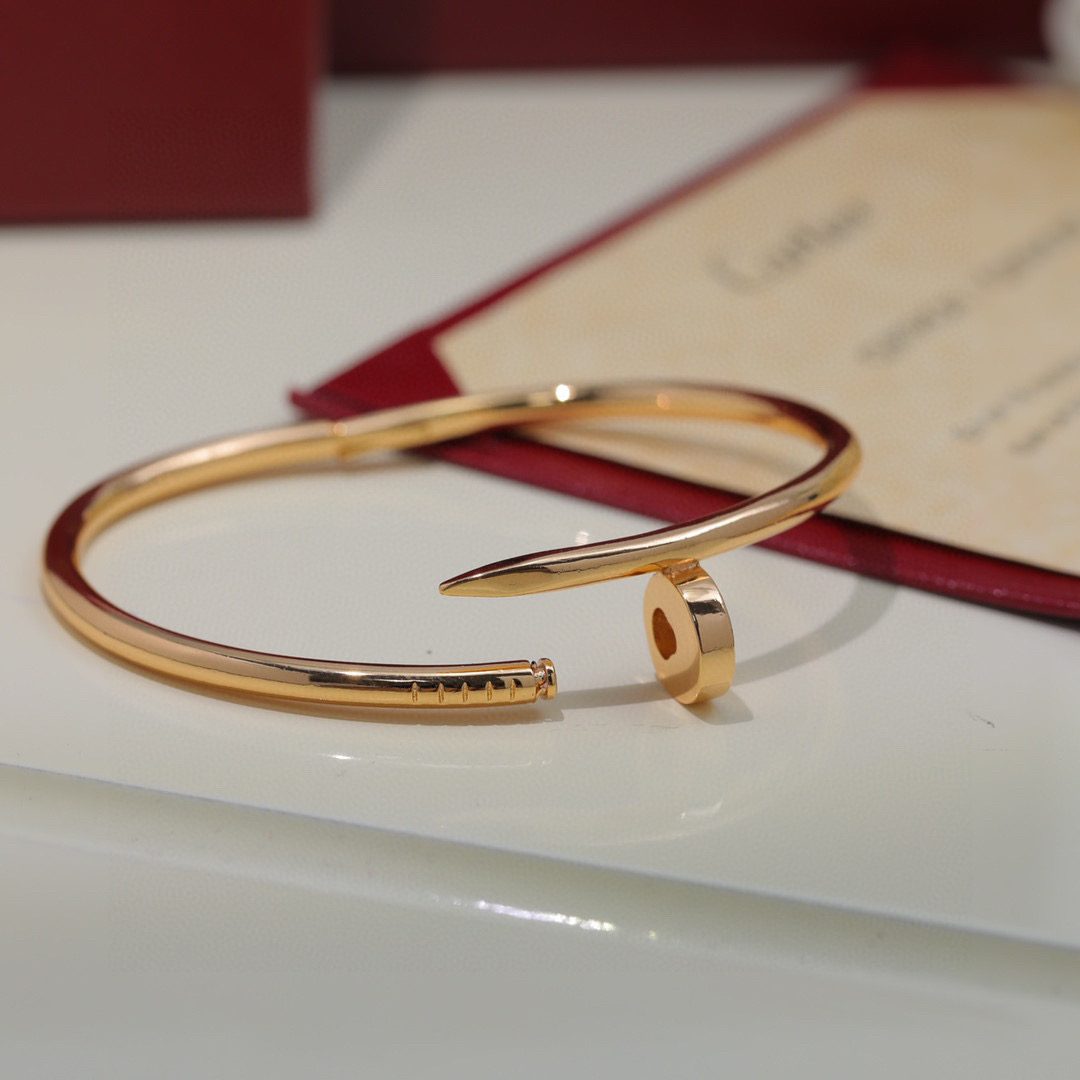  Cartier 卡地亚无钻钉子手镯 🔨 Juste un Clou系列艺术设计展亮相米兰，演绎“当平凡