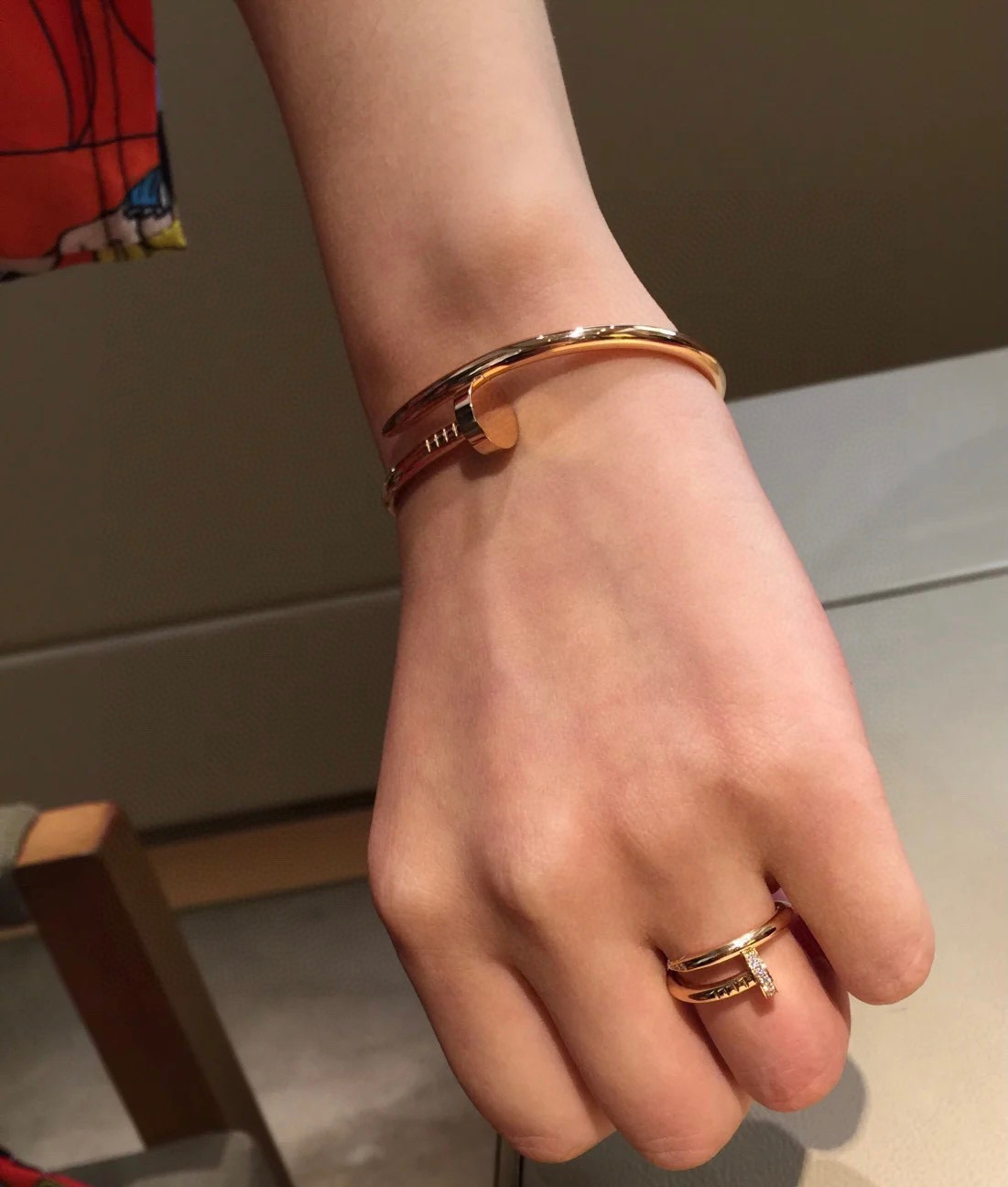  Cartier 卡地亚无钻钉子手镯 🔨 Juste un Clou系列艺术设计展亮相米兰，演绎“当平凡