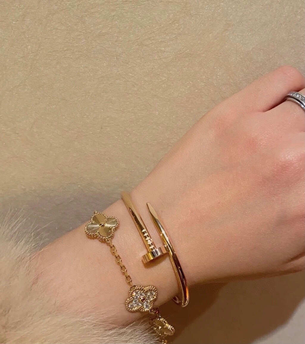  Cartier 卡地亚无钻钉子手镯 🔨 Juste un Clou系列艺术设计展亮相米兰，演绎“当平凡