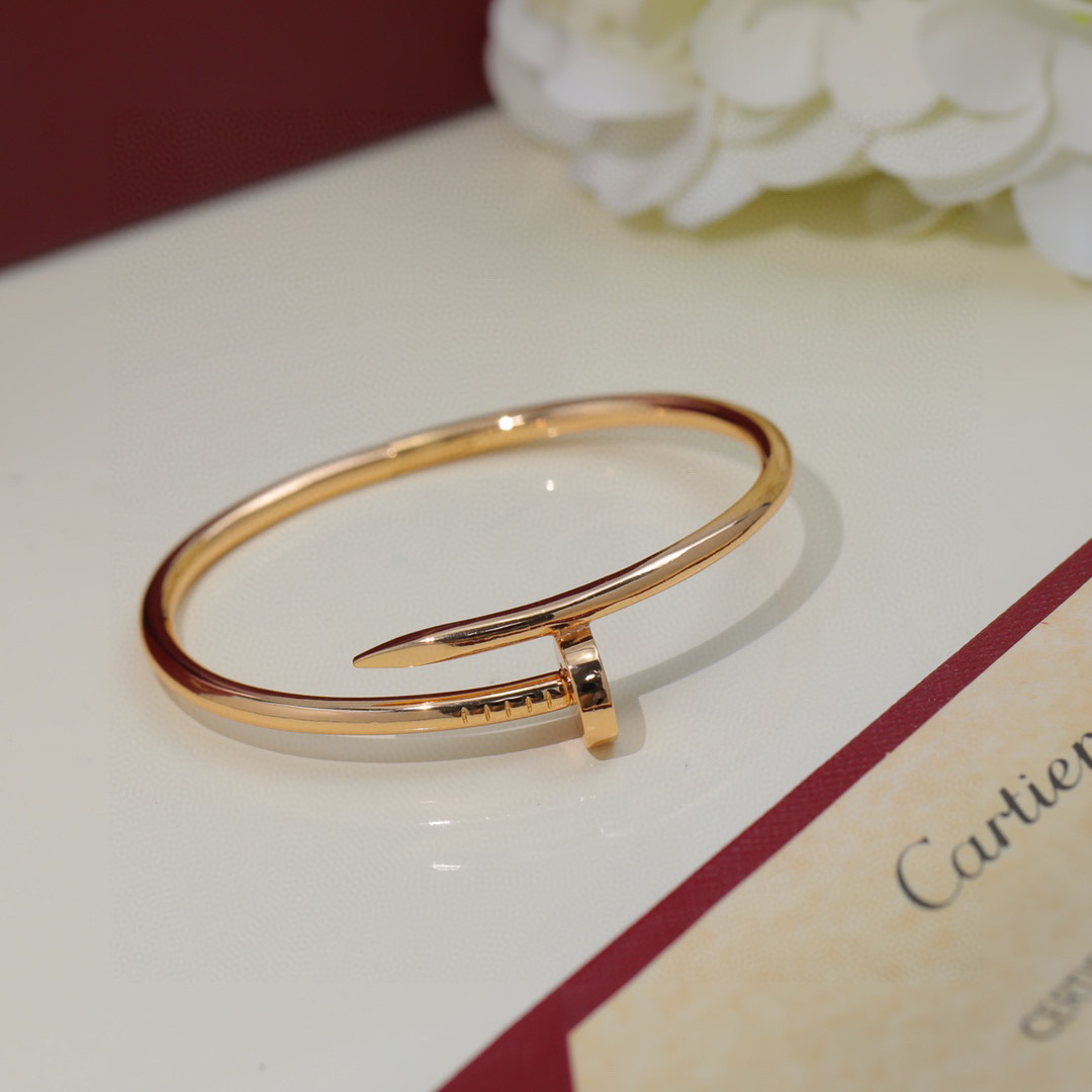  Cartier 卡地亚无钻钉子手镯 🔨 Juste un Clou系列艺术设计展亮相米兰，演绎“当平凡