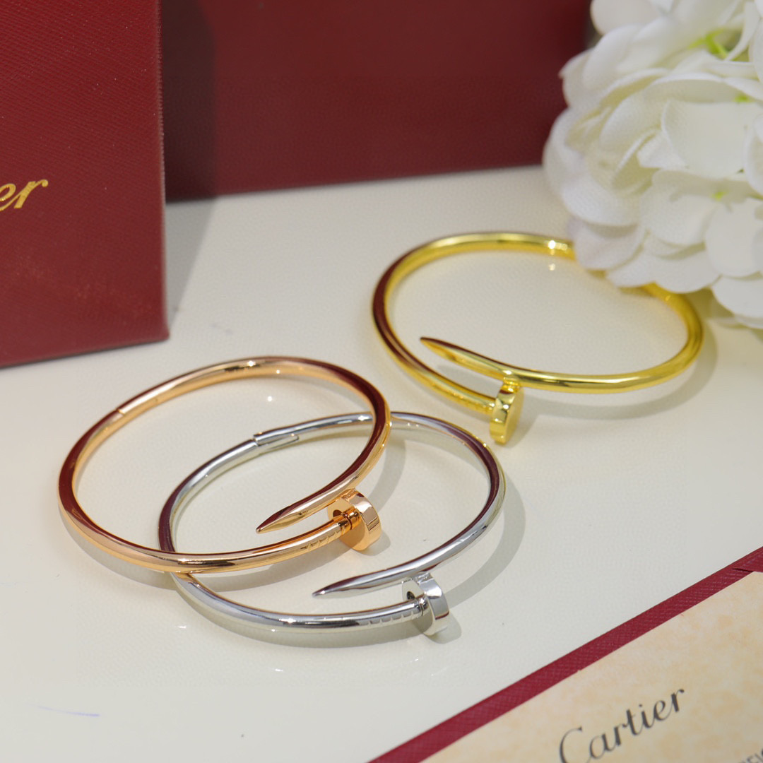  Cartier 卡地亚无钻钉子手镯 🔨 Juste un Clou系列艺术设计展亮相米兰，演绎“当平凡
