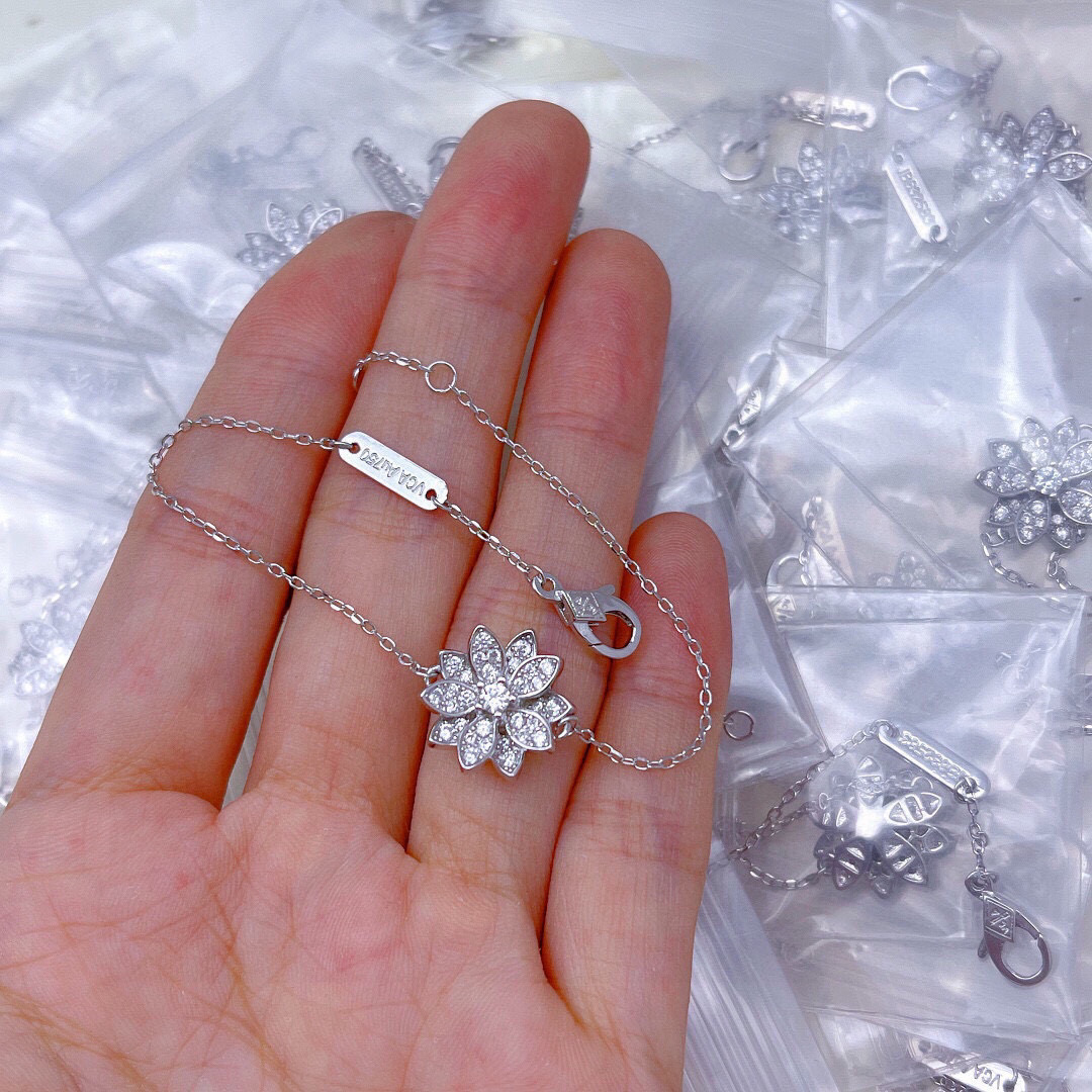  纯银花朵手链👼【925055】VCA花朵手链S925纯银材质 带logo电镀18k白金 美到窒息的繁花