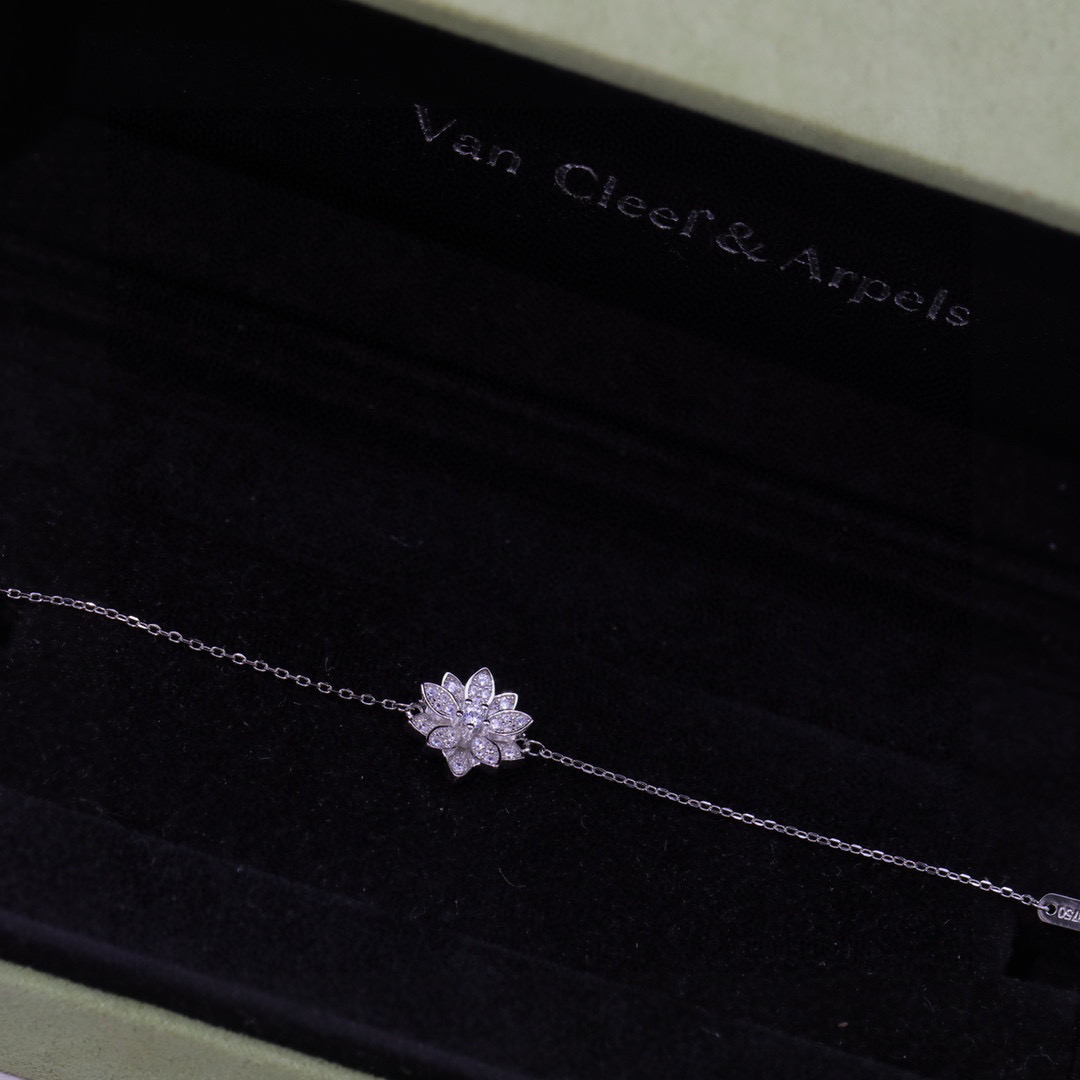  纯银花朵手链👼【925055】VCA花朵手链S925纯银材质 带logo电镀18k白金 美到窒息的繁花