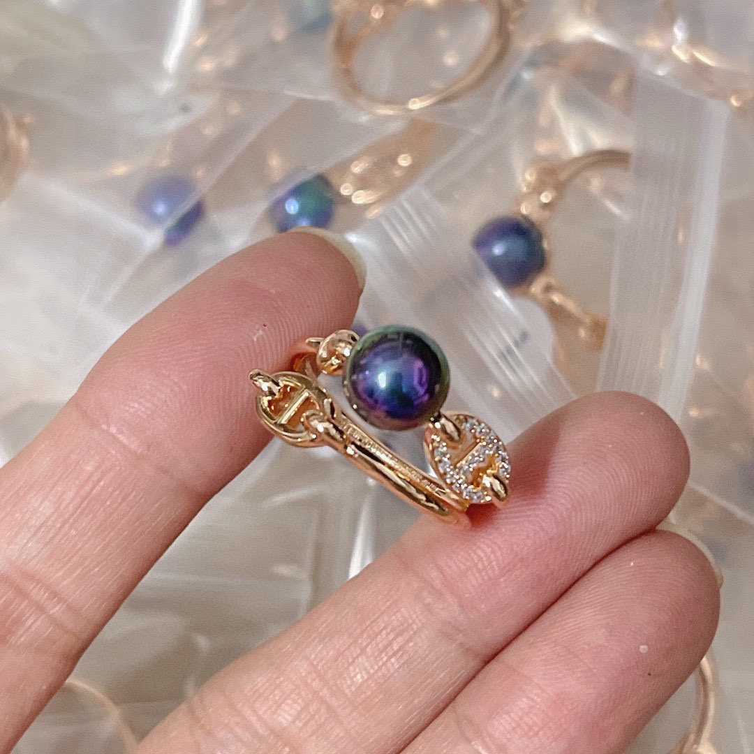  天然淡水珍珠👼【925048】爱马仕经典 高端大气上档次 猪鼻子 戒指💍最容易吸引人的经典 猪鼻子 戒