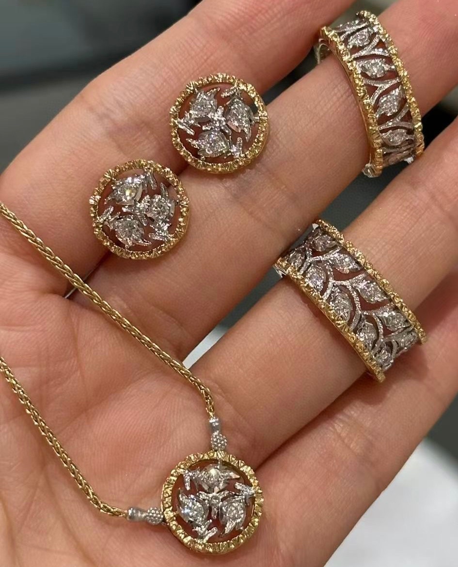 👼【】布契拉提 Buccellati 意大利高级珠宝品牌 复古宫廷风带钻拉丝花环耳钉 亚金材质 18k厚