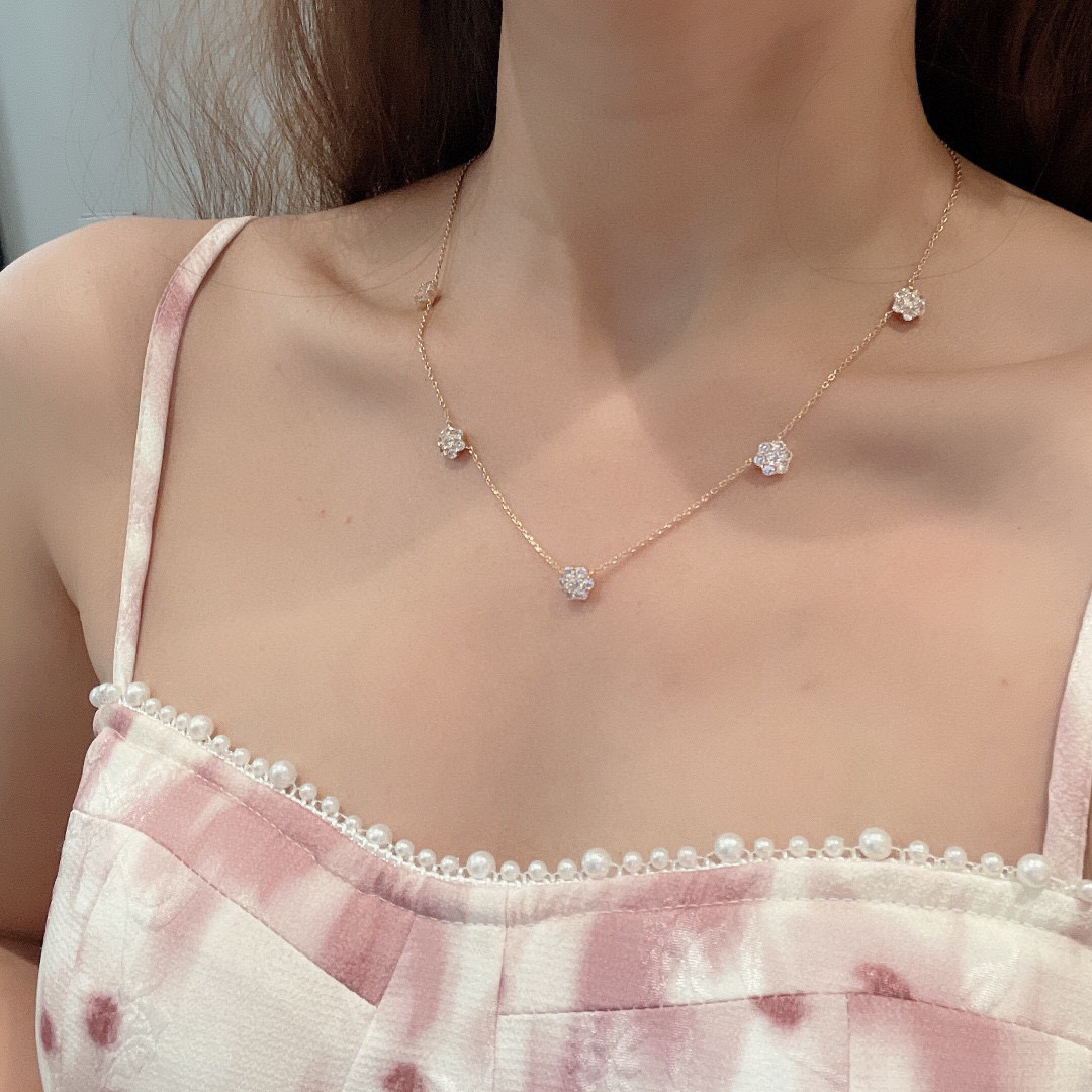  VCA梵克雅宝 花朵项链🌺 V金材质 防过敏 原版logo 电镀18k👼【925055】繁花盛开 小清