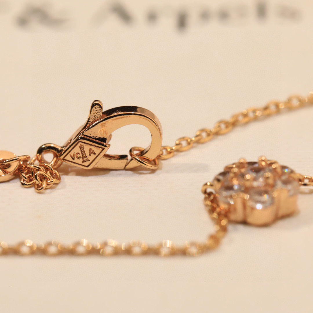  VCA梵克雅宝 花朵项链🌺 V金材质 防过敏 原版logo 电镀18k👼【925055】繁花盛开 小清