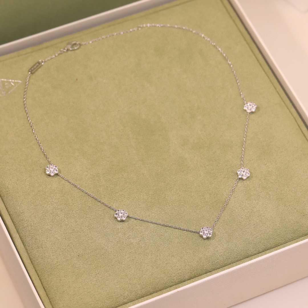  VCA梵克雅宝 花朵项链🌺 V金材质 防过敏 原版logo 电镀18k👼【925055】繁花盛开 小清