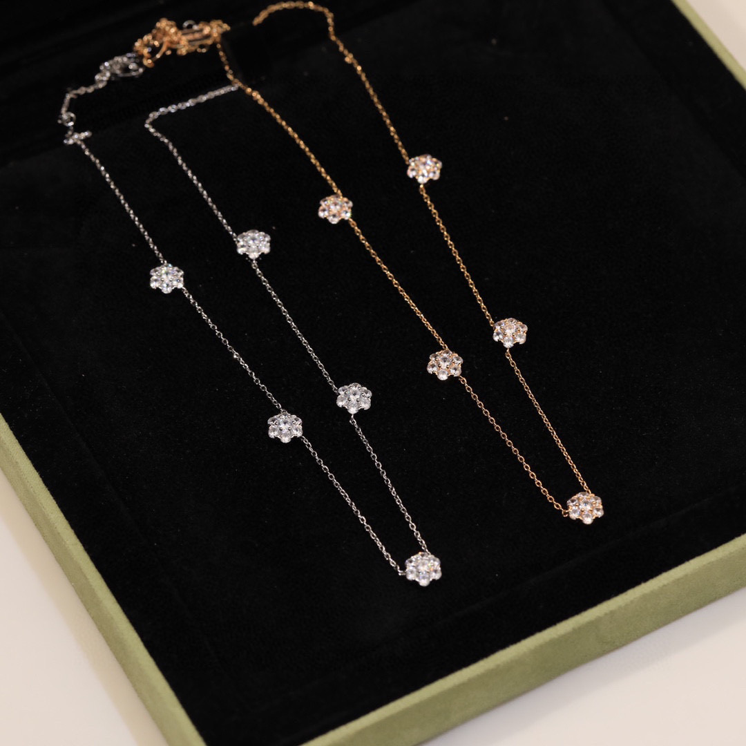  VCA梵克雅宝 花朵项链🌺 V金材质 防过敏 原版logo 电镀18k👼【925055】繁花盛开 小清