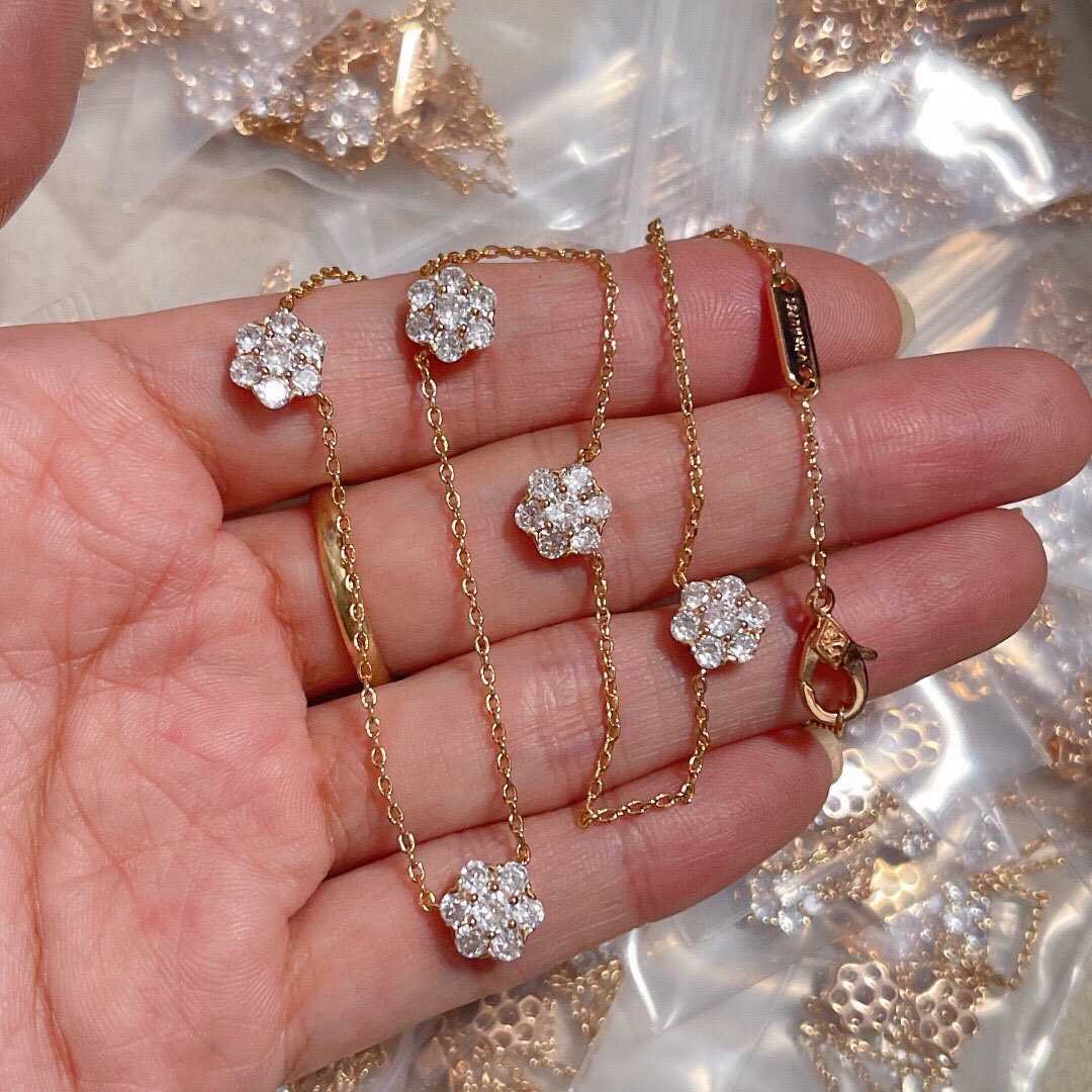  VCA梵克雅宝 花朵项链🌺 V金材质 防过敏 原版logo 电镀18k👼【925055】繁花盛开 小清