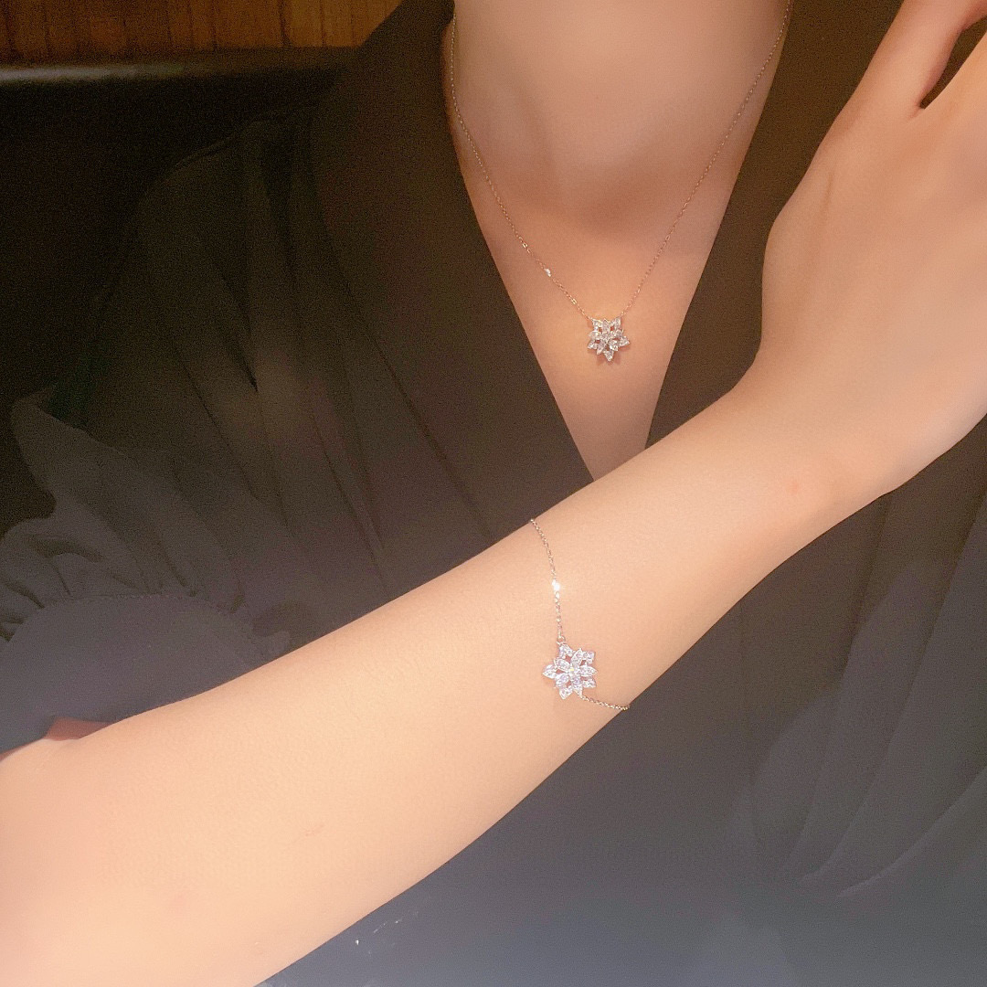  纯银花朵项链👼【925058】VCA花朵项链 S925纯银材质 带logo电镀18k白金 美到窒息的繁