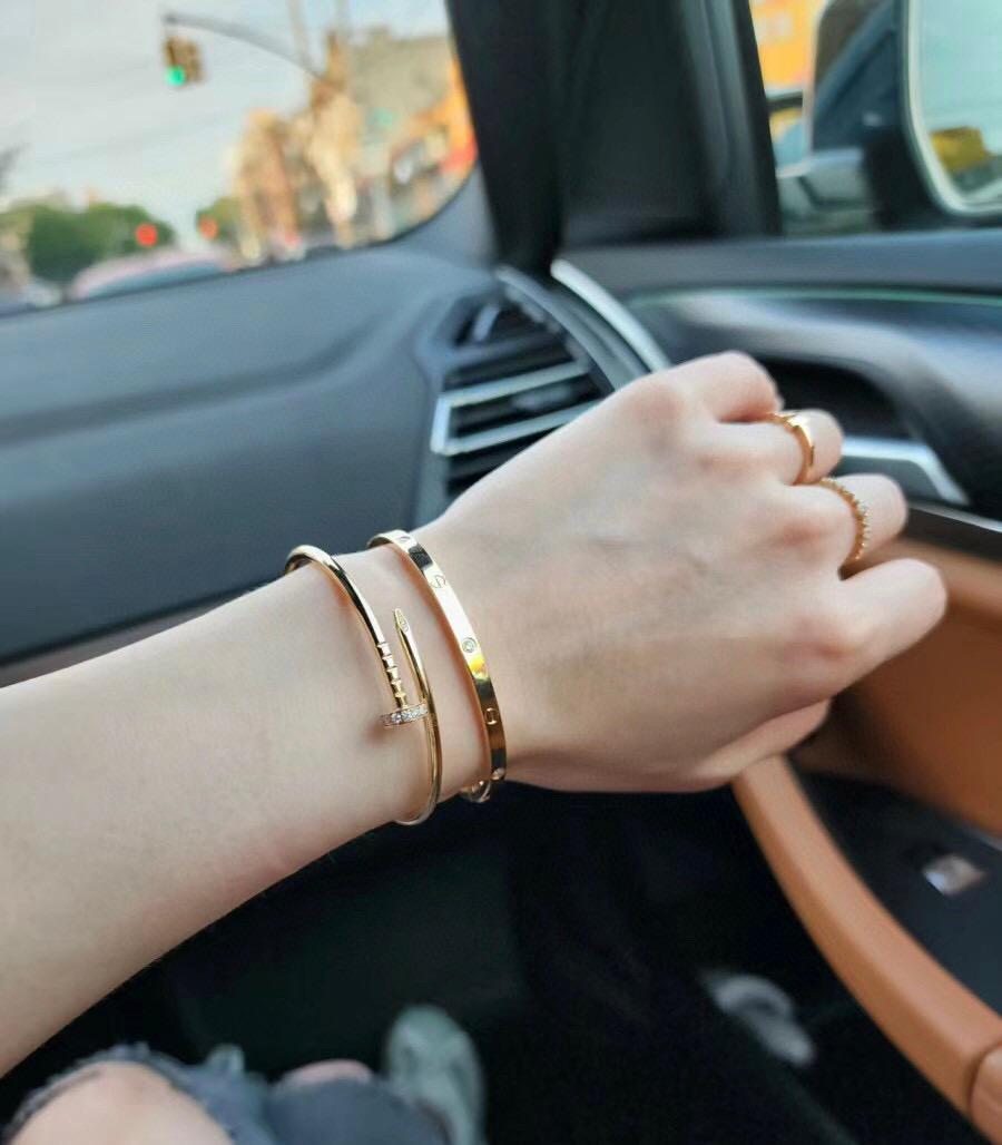  细版经典款👼【925048】Cartier 卡地亚头尾钻钉子手镯 🔨 Juste un Clou系列艺