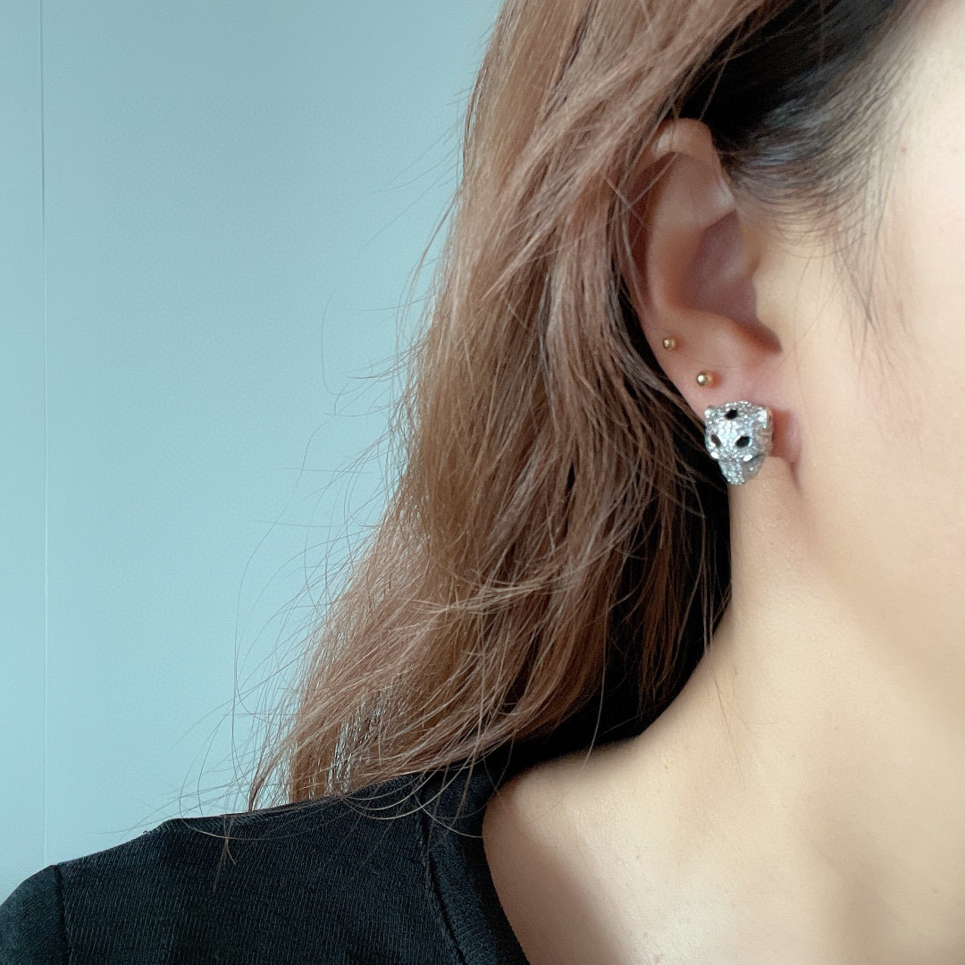  精工版本👼【925058】Cartier 豹头耳环🎈最新 火爆 Cartier豹子 祖母绿宝石耳钉❗卡