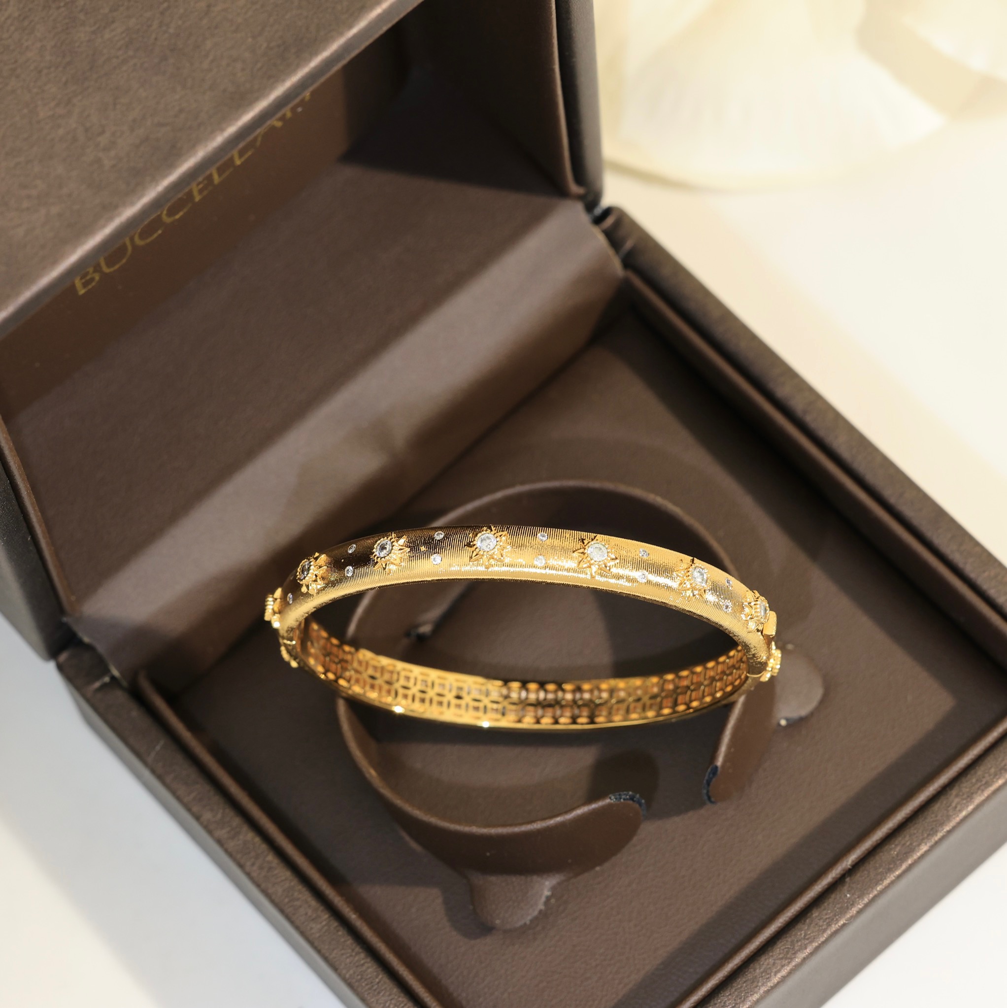  👼【925090】布契拉提 Buccellati 意大利高级珠宝品牌 复古宫廷风带钻拉丝手镯 亚金材质