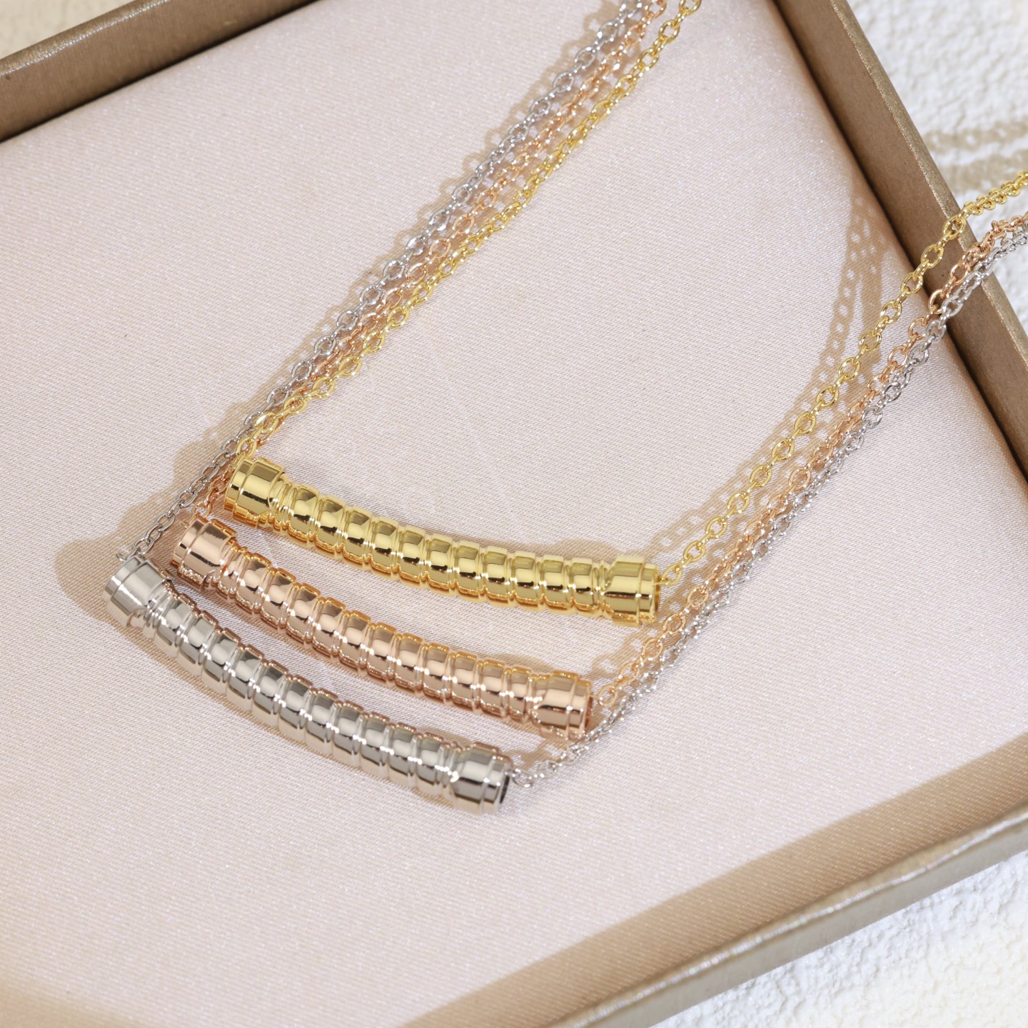  精工版本👼【925050】👄BVLGARI 宝格丽 项链 专柜新款 亚金材质 上身超赞的光面项链 环l