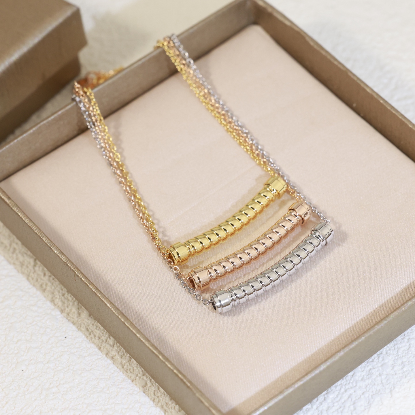  精工版本👼【925050】👄BVLGARI 宝格丽 项链 专柜新款 亚金材质 上身超赞的光面项链 环l