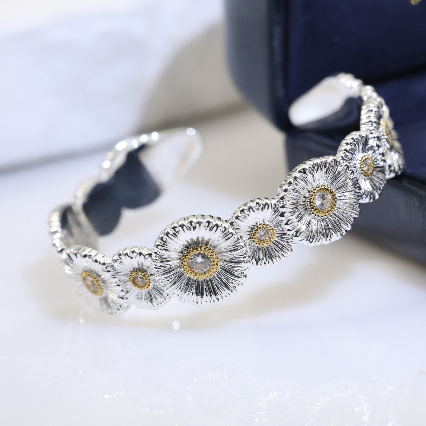 🌼雏菊手镯👼【】布契拉提 Buccellati 意大利高级珠宝品牌 复古宫廷风手镯 亚金材质 18k厚金