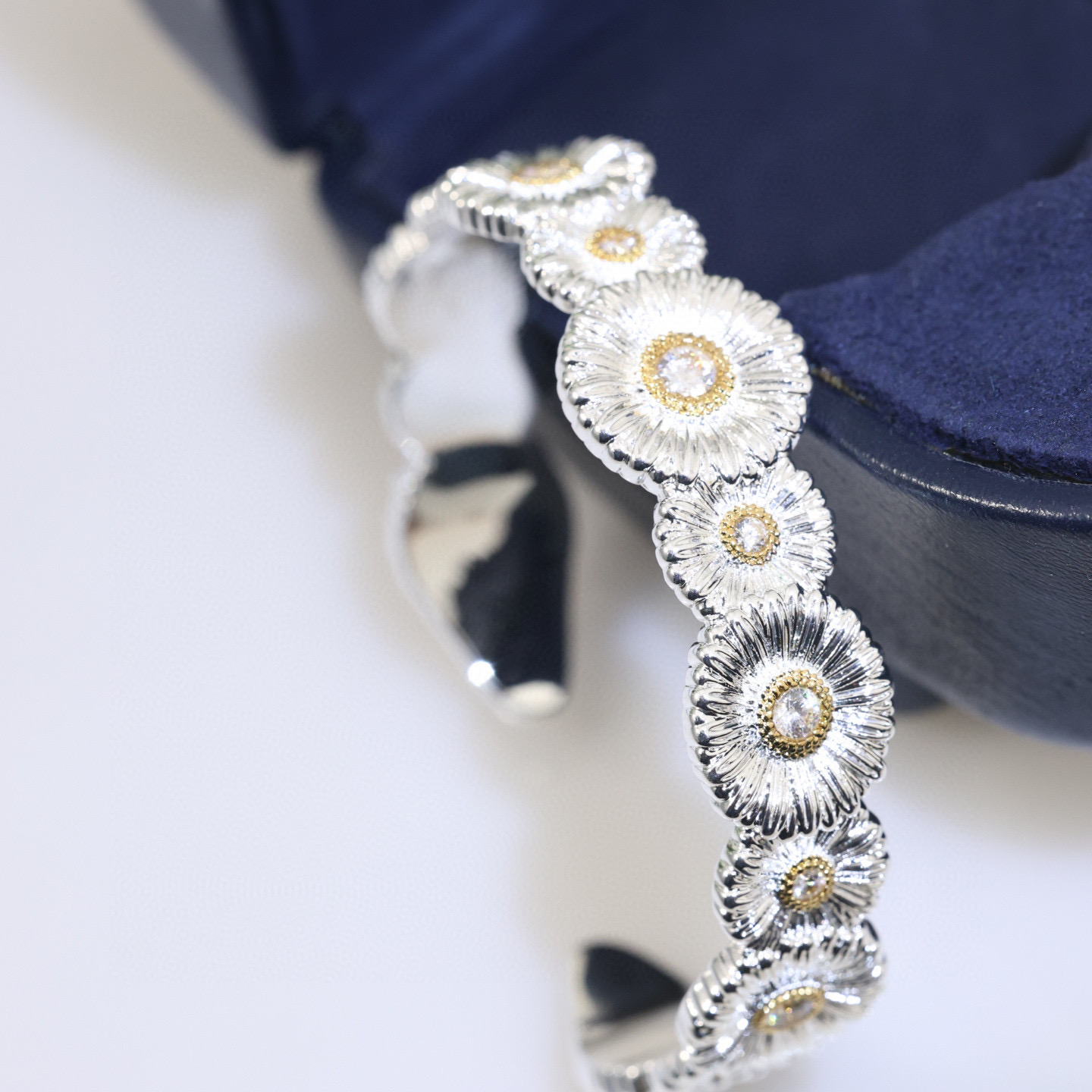🌼雏菊手镯👼【】布契拉提 Buccellati 意大利高级珠宝品牌 复古宫廷风手镯 亚金材质 18k厚金