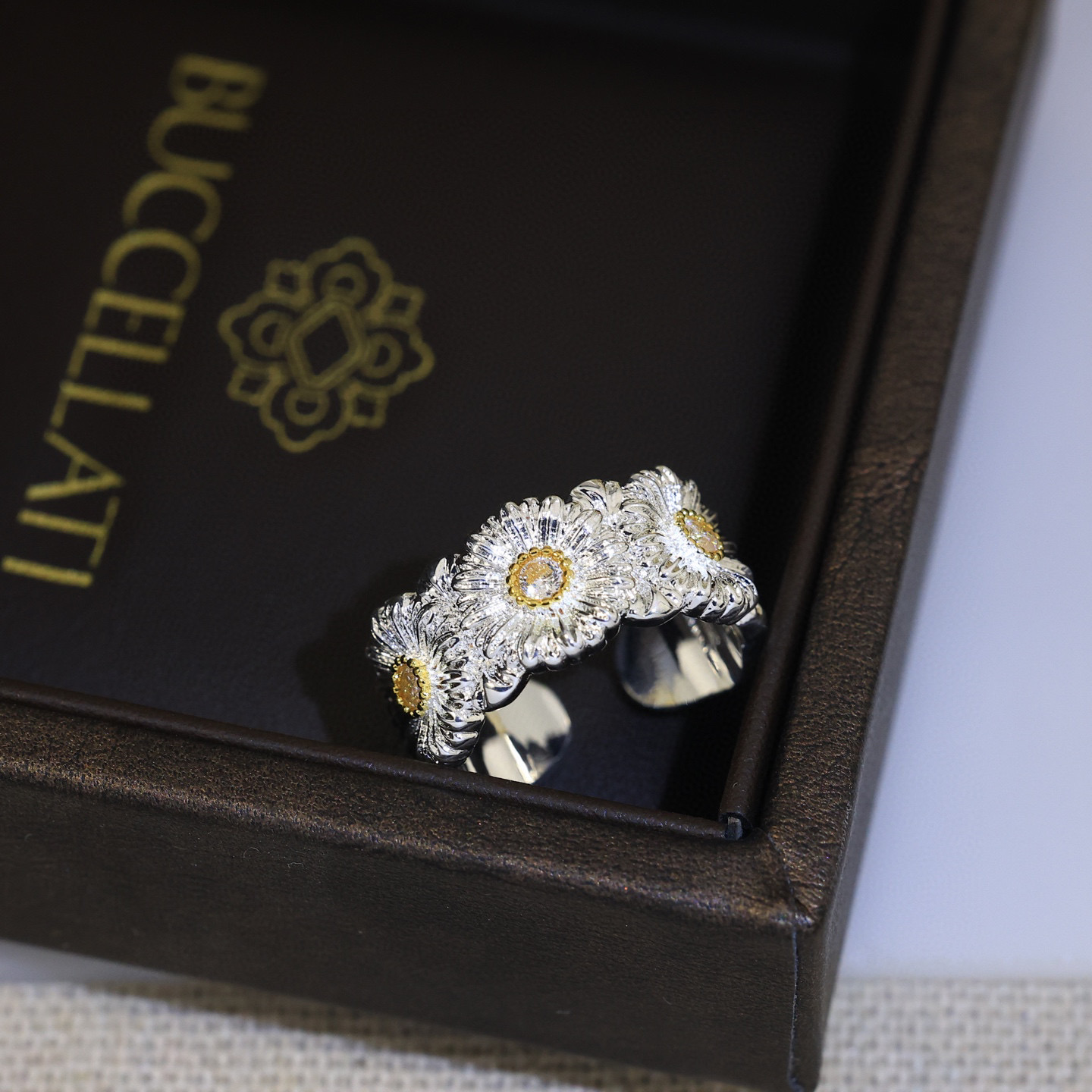 🌼雏菊戒指👼【】布契拉提 Buccellati 意大利高级珠宝品牌 复古宫廷风戒指 💍亚金材质 18k厚