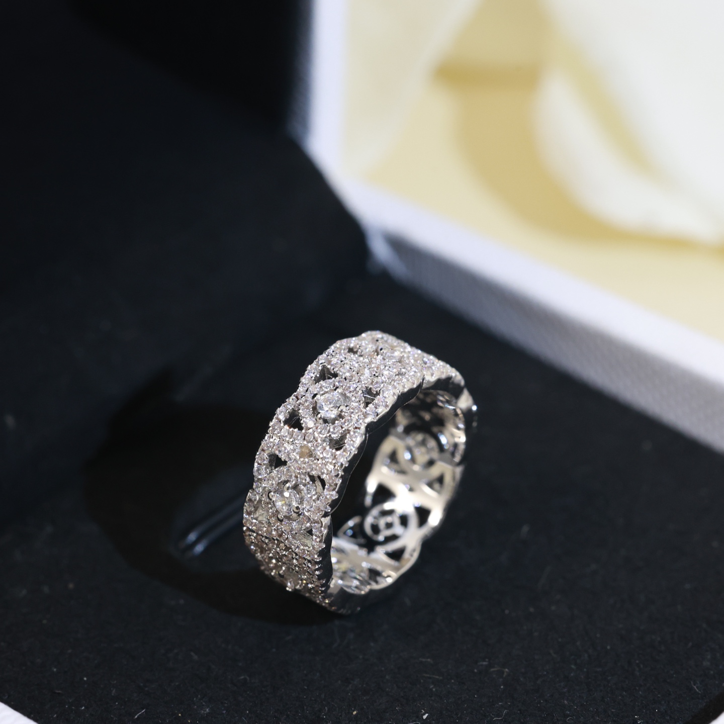  👼【925060】惊艳  戴比尔斯 DE BEERS新款 莲花戒指 气质奢华💎 亚金材质 镶嵌工艺 A
