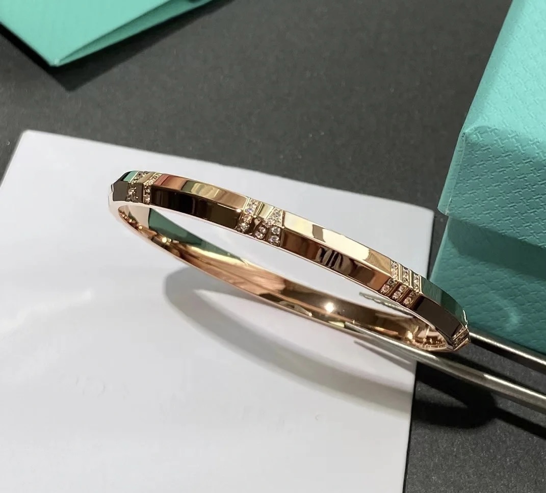  👼【925088】Tiffany 蒂芙尼 手镯 独家首发 高端定制 女神同款 设计彰显精致优雅，低调绽