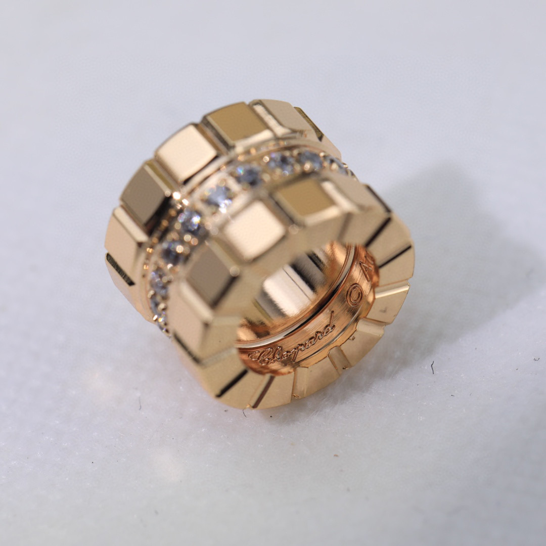 Chopard Ice Cube Necklace: 18k Rose Gold with Vibrant Diamonds Integration - 图片 7