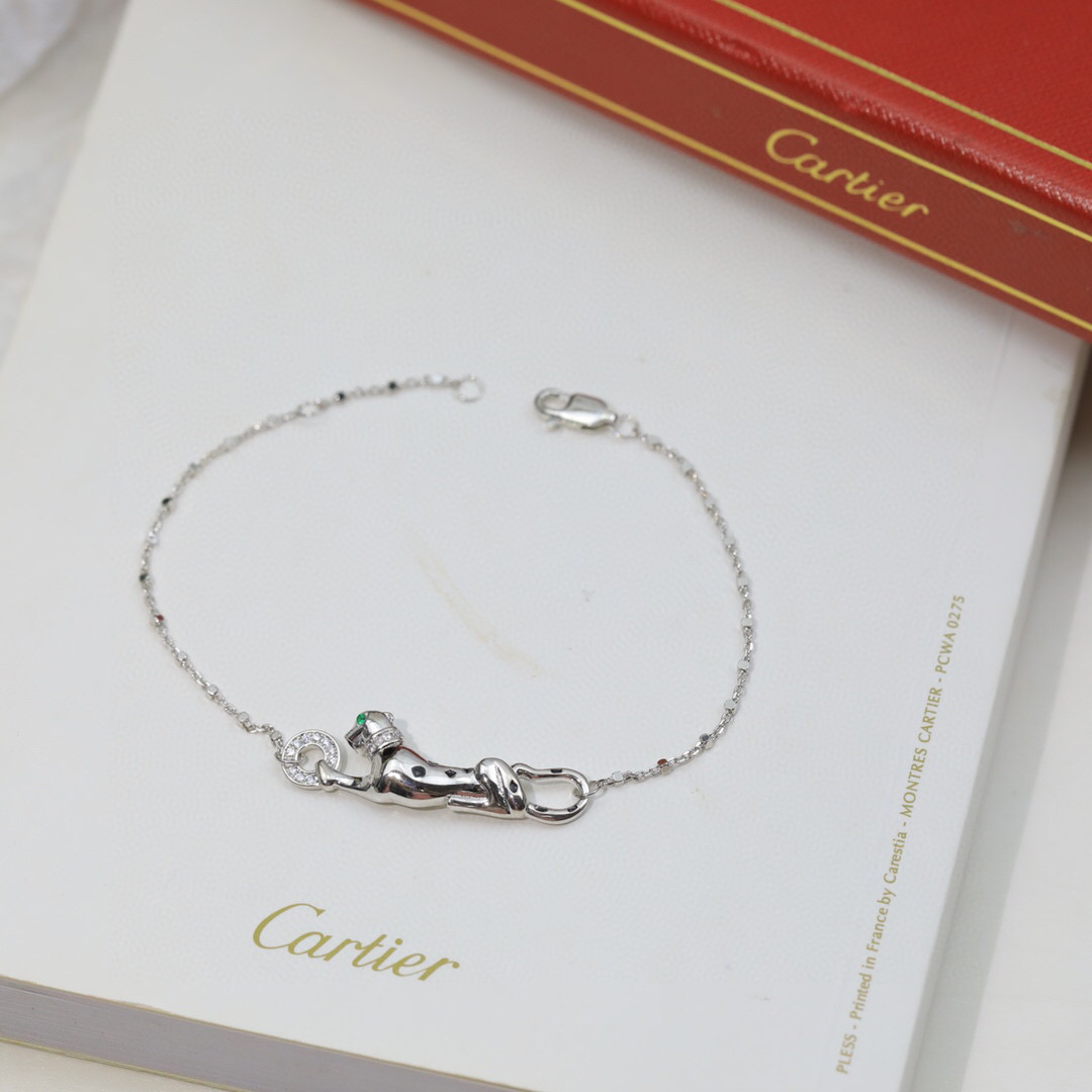 👼p70.Cartier 卡地亚[强]1:1豹子手链出货😝😝经典贵族范儿、奢华满钻抚媚豹子设计💃💃独家实拍 🔍亚金电镀18k金工艺 搭配祖母绿豹眼 使豹子神态更加动人👏霸气满钻豹身女神必备带logo 👼【925060】