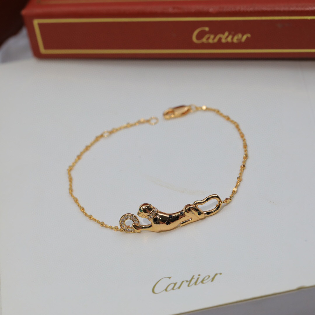 👼p70.Cartier 卡地亚[强]1:1豹子手链出货😝😝经典贵族范儿、奢华满钻抚媚豹子设计💃💃独家实拍 🔍亚金电镀18k金工艺 搭配祖母绿豹眼 使豹子神态更加动人👏霸气满钻豹身女神必备带logo 👼【925060】