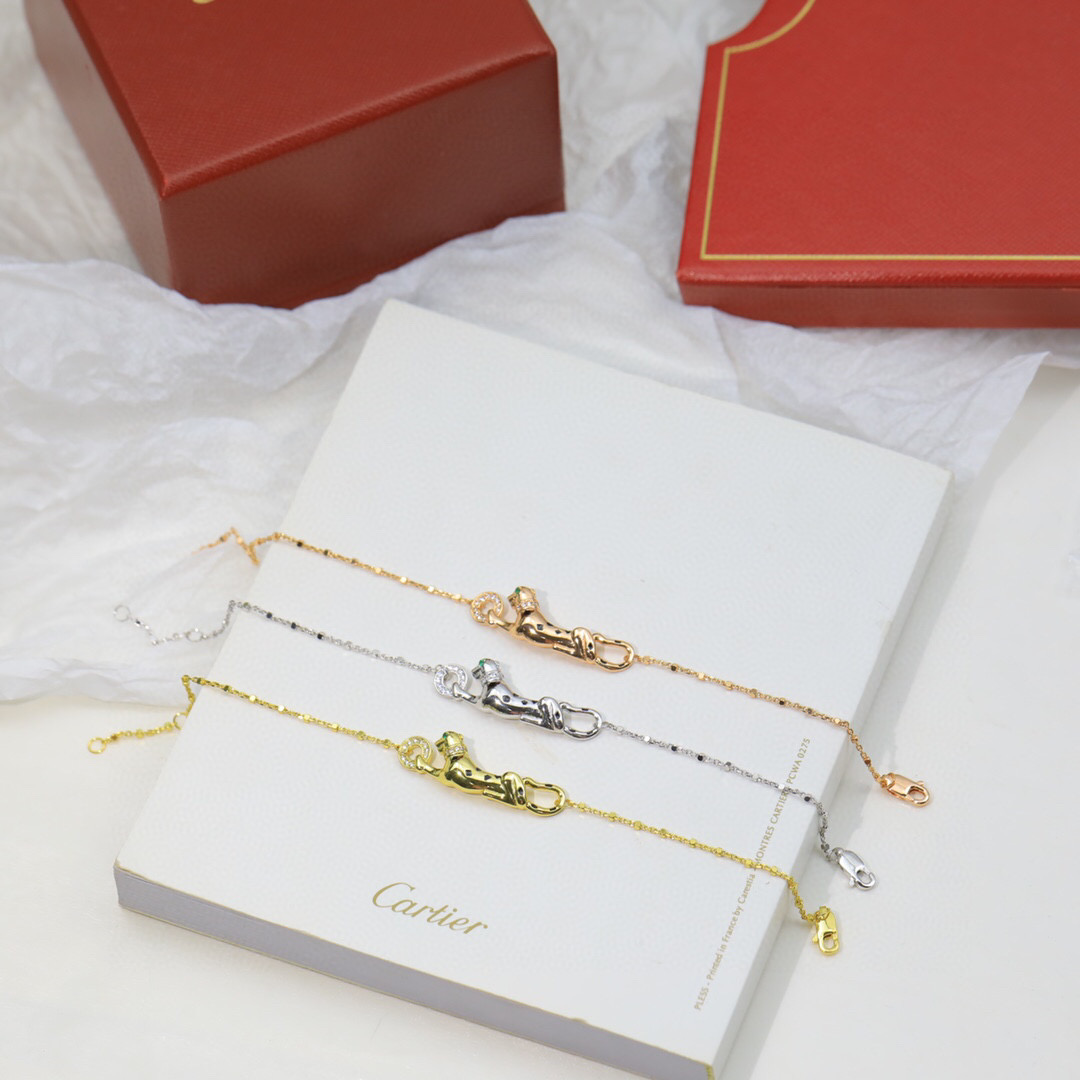 👼p70.Cartier 卡地亚[强]1:1豹子手链出货😝😝经典贵族范儿、奢华满钻抚媚豹子设计💃💃独家实拍 🔍亚金电镀18k金工艺 搭配祖母绿豹眼 使豹子神态更加动人👏霸气满钻豹身女神必备带logo 👼【925060】