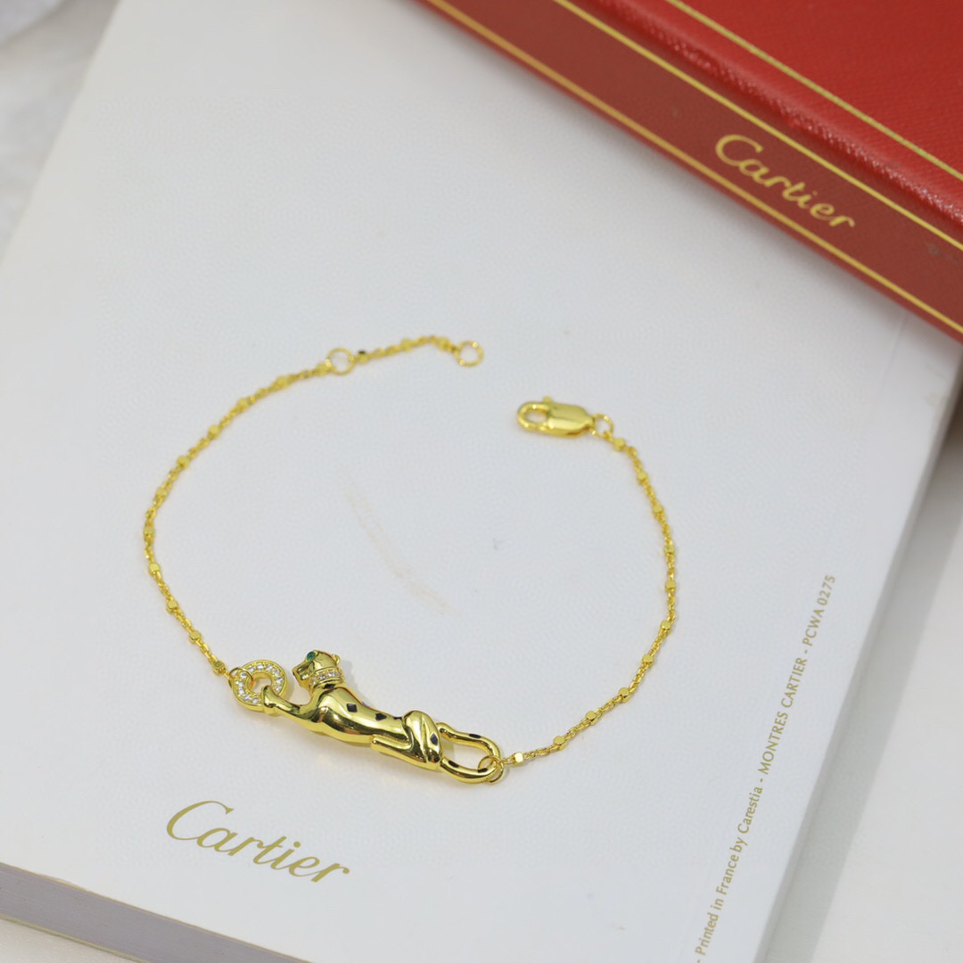 👼p70.Cartier 卡地亚[强]1:1豹子手链出货😝😝经典贵族范儿、奢华满钻抚媚豹子设计💃💃独家实拍 🔍亚金电镀18k金工艺 搭配祖母绿豹眼 使豹子神态更加动人👏霸气满钻豹身女神必备带logo 👼【925060】