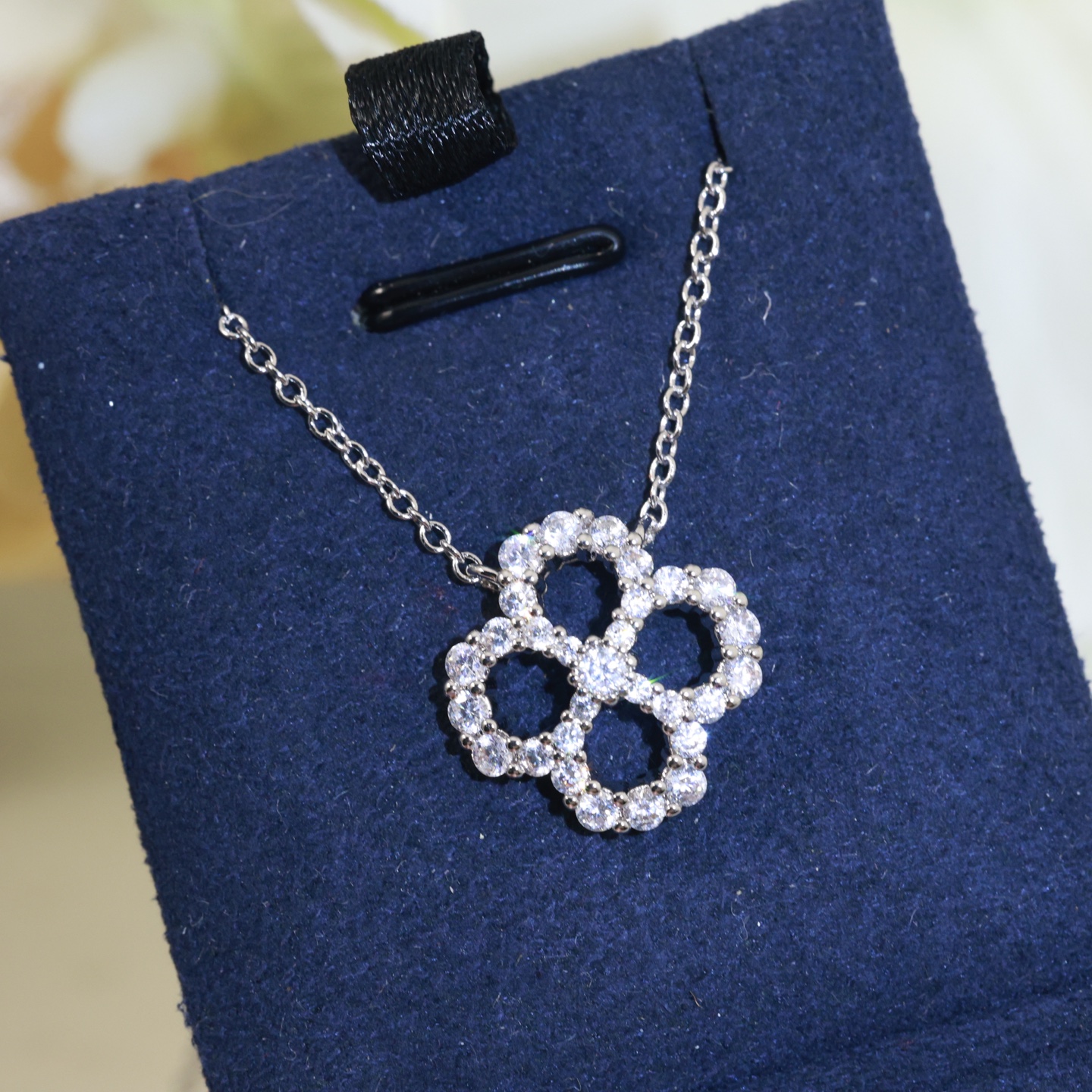 Harry Winston Hayeston Classic Necklace: Luxurious 18k Gold Supermanufacturing with Identical Stars