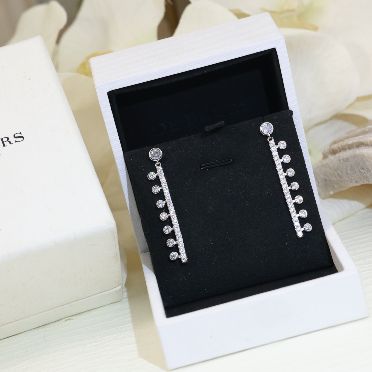 戴比尔斯耳钉👼【】DE BEERS💎S925纯银耳针➕亚金材质 镶嵌工艺 18K金镀层 进口高碳钻
