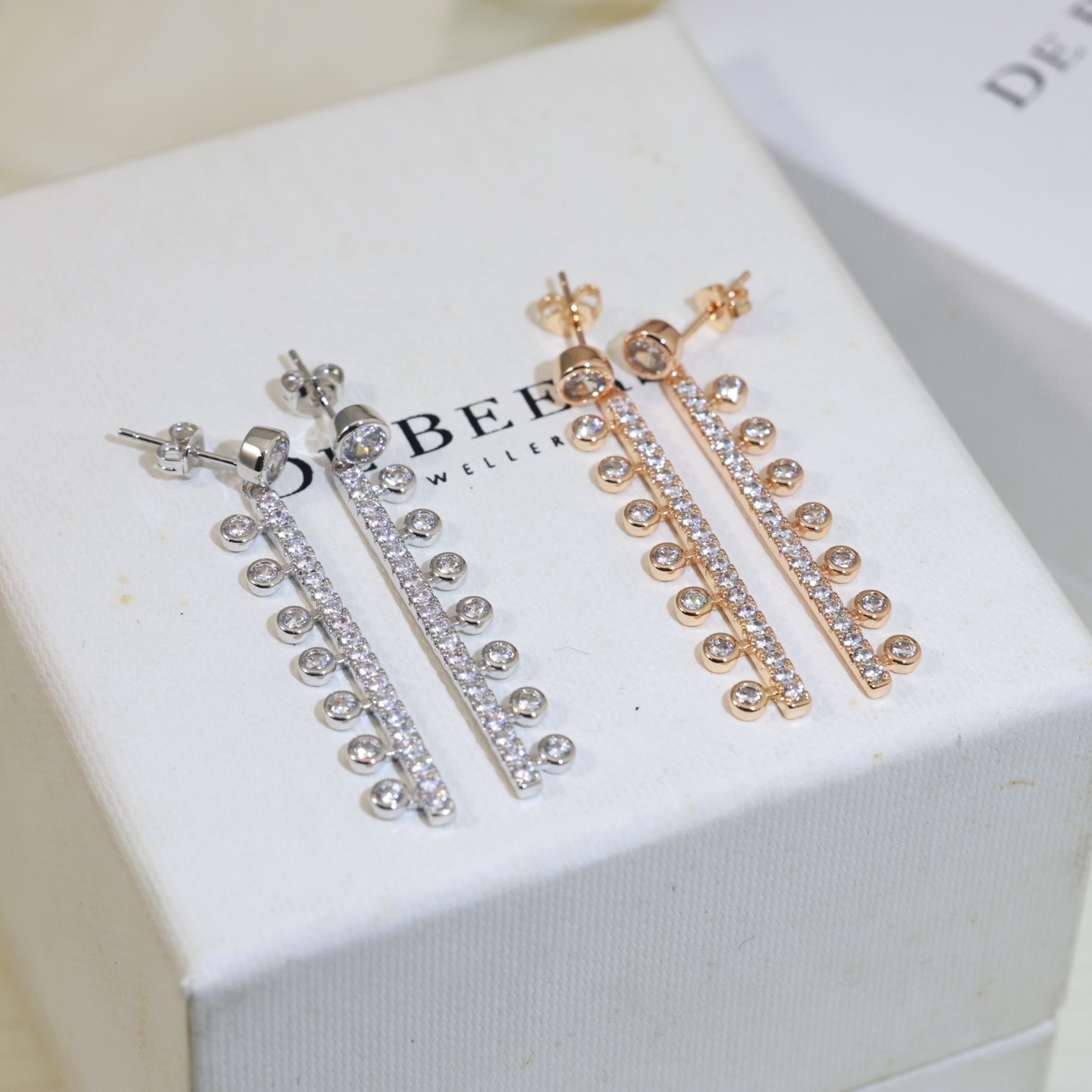 戴比尔斯耳钉👼【】DE BEERS💎S925纯银耳针➕亚金材质 镶嵌工艺 18K金镀层 进口高碳钻