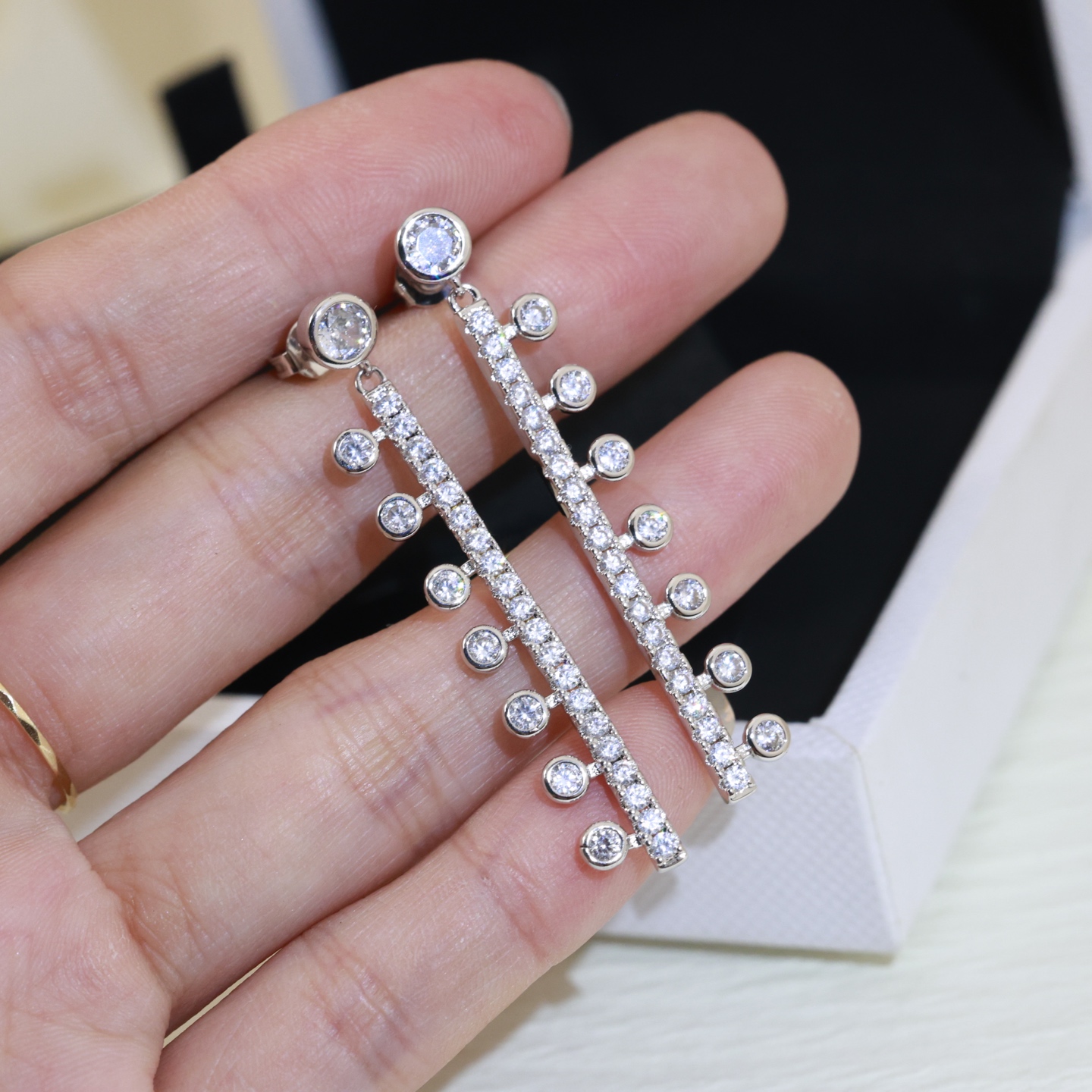 戴比尔斯耳钉👼【】DE BEERS💎S925纯银耳针➕亚金材质 镶嵌工艺 18K金镀层 进口高碳钻
