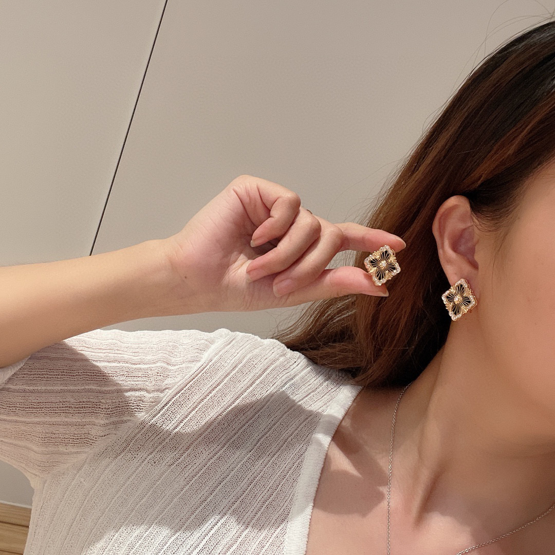 大号👼【】布契拉提 Buccellati 意大利高级珠宝品牌 复古宫廷风带钻拉丝四叶草贝壳玛瑙玉髓耳钉 